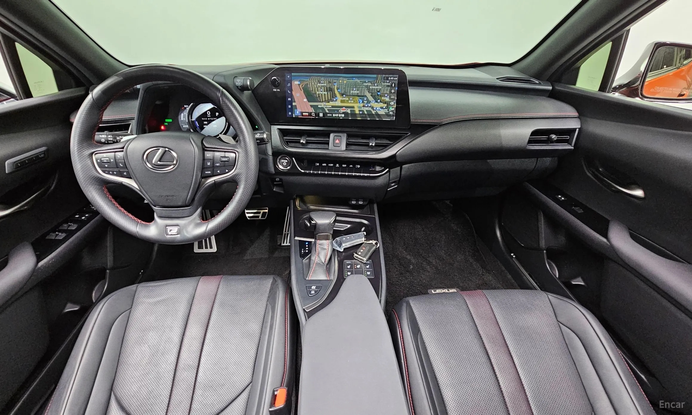 Lexus UX250h превью 7