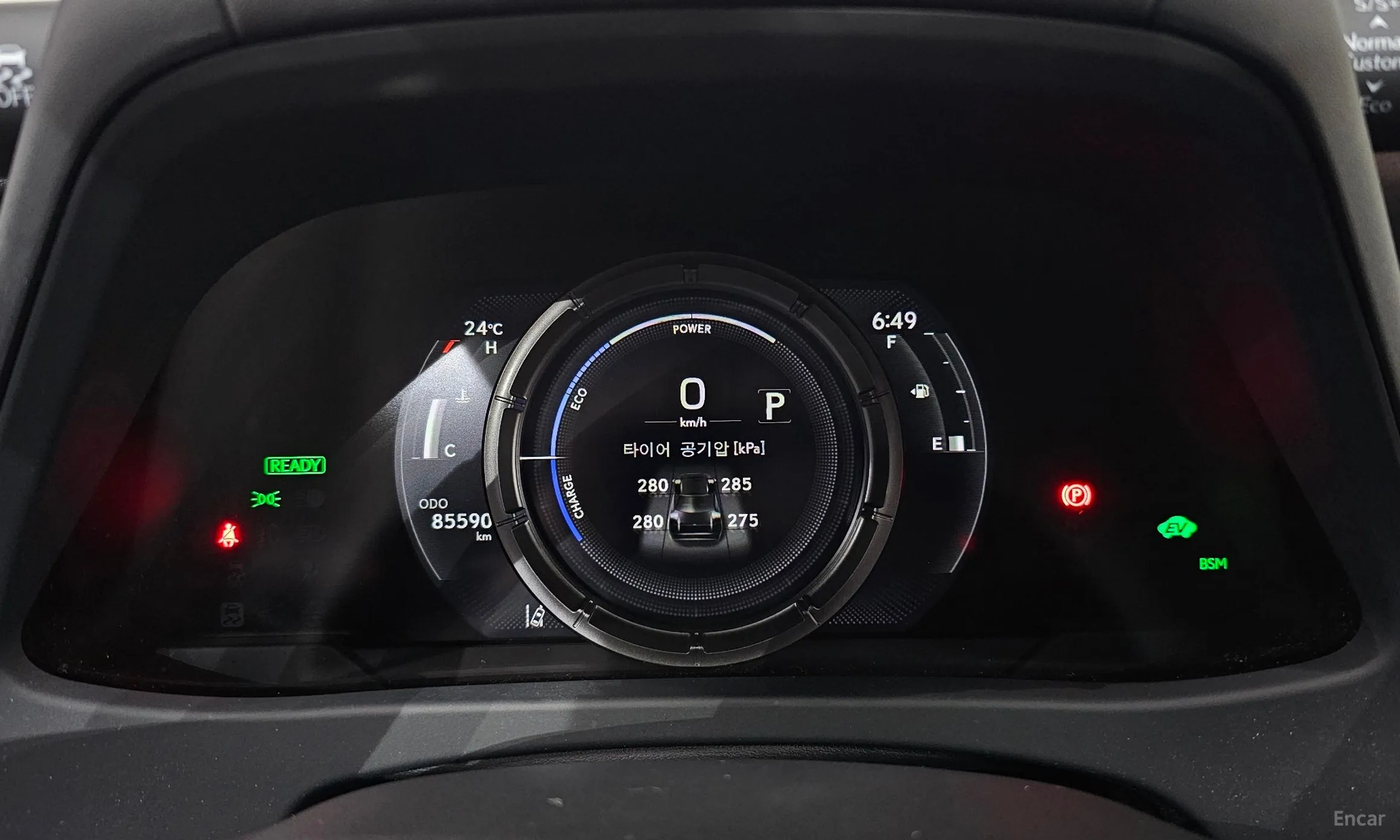 Lexus UX250h превью 8