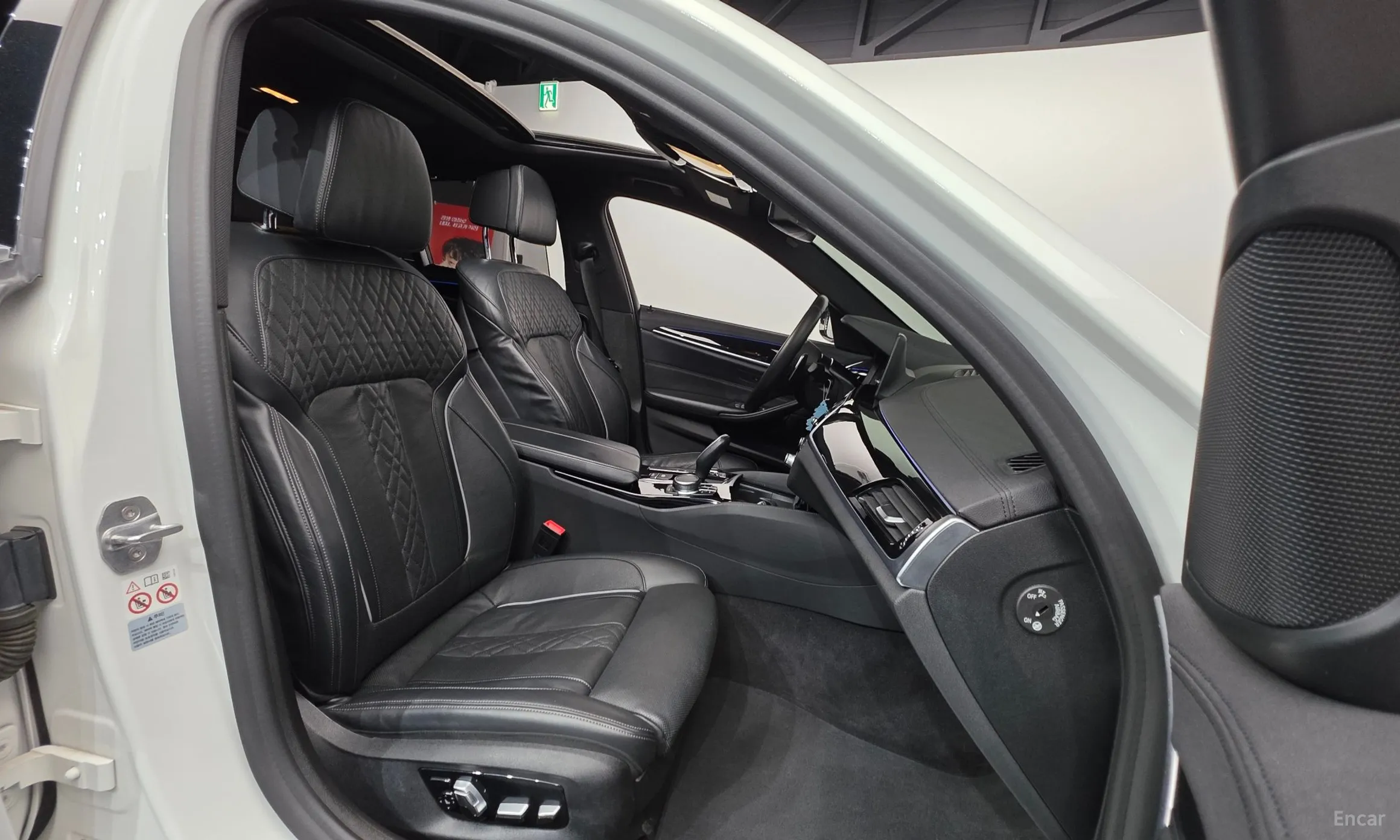 BMW 5 Series (G30) превью 10