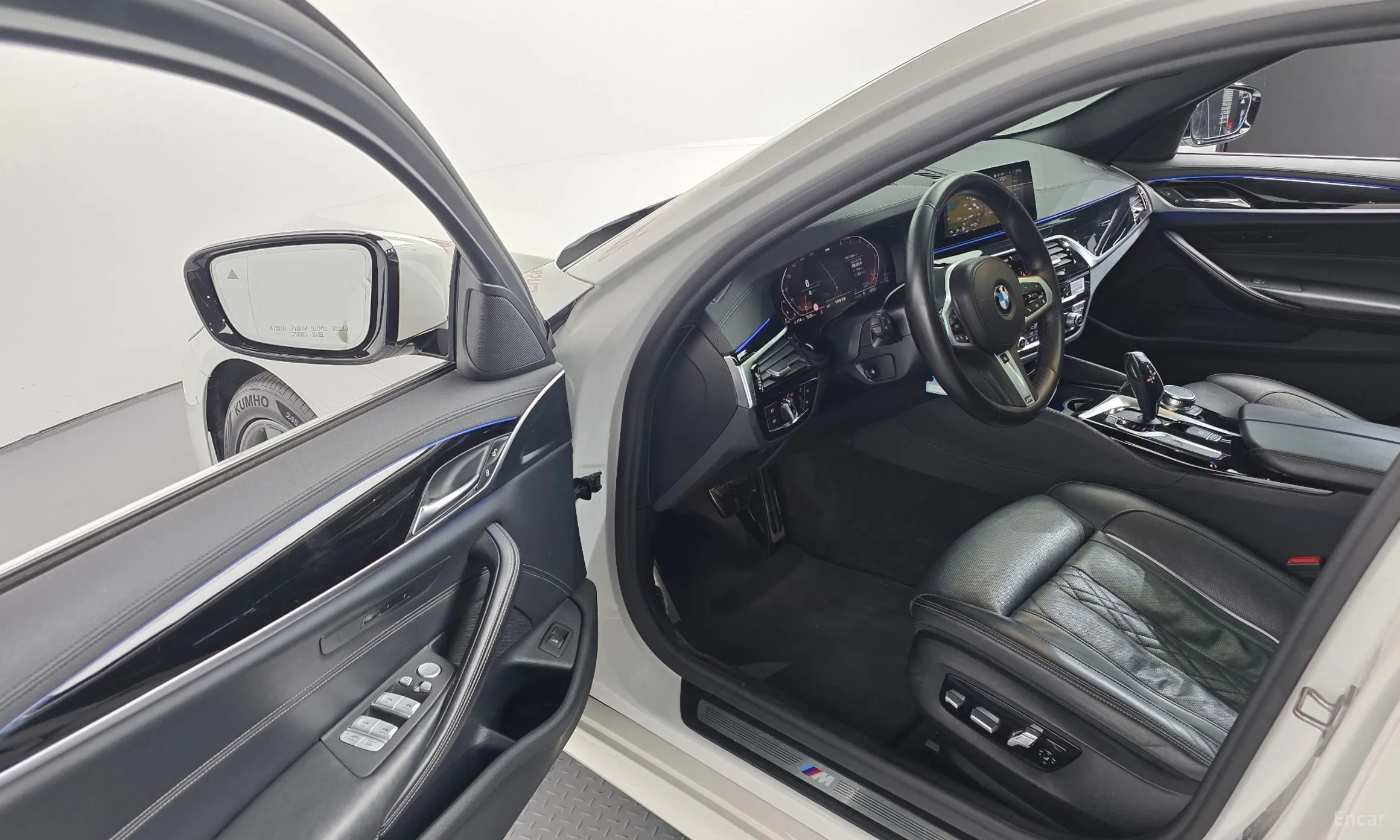 BMW 5 Series (G30) превью 13