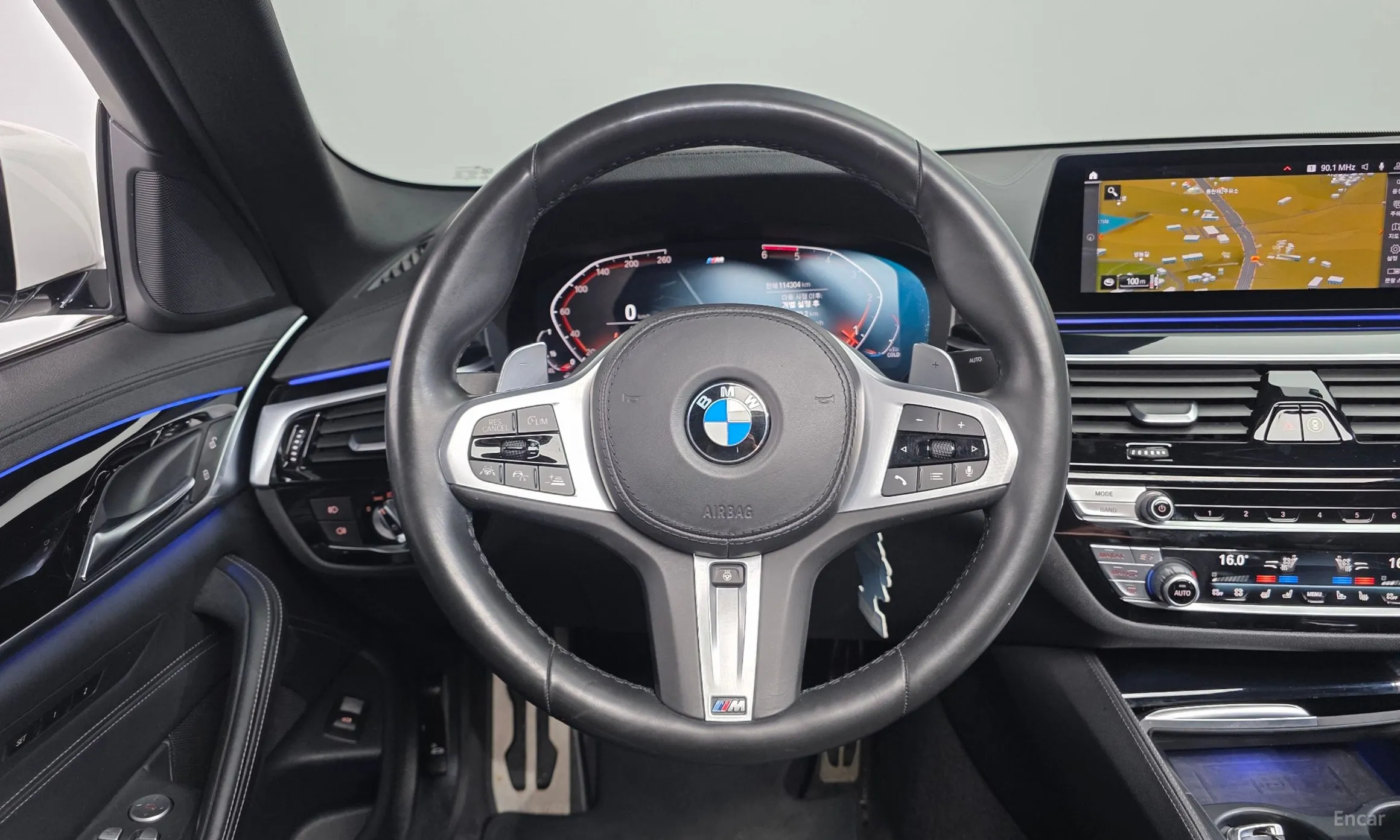 BMW 5 Series (G30) превью 14