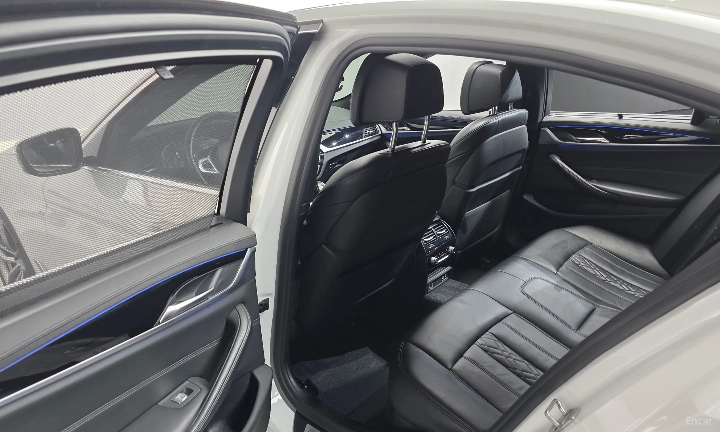 BMW 5 Series (G30) превью 17
