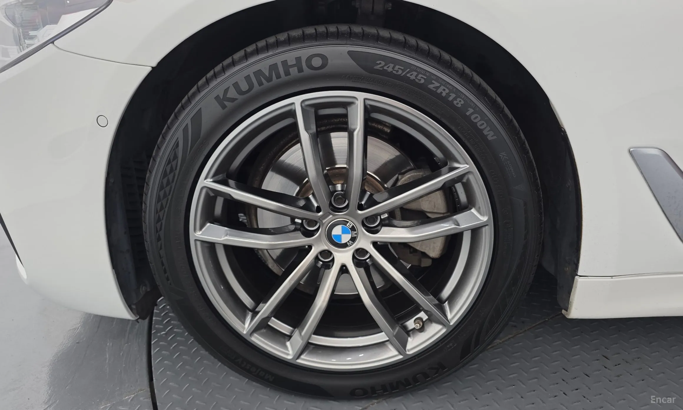 BMW 5 Series (G30) превью 5