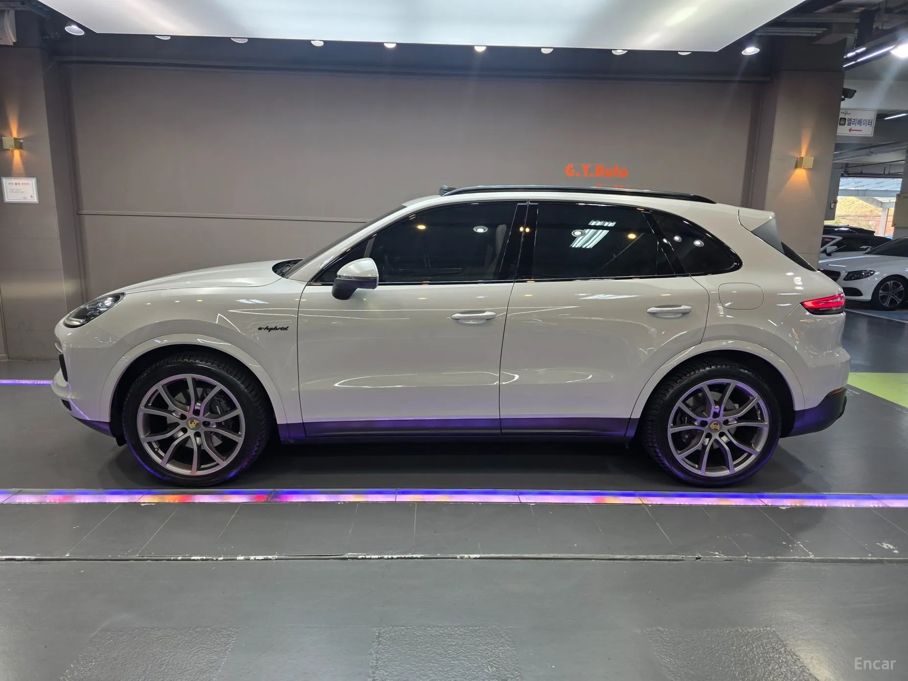 Porsche Cayenne (PO536) превью 19