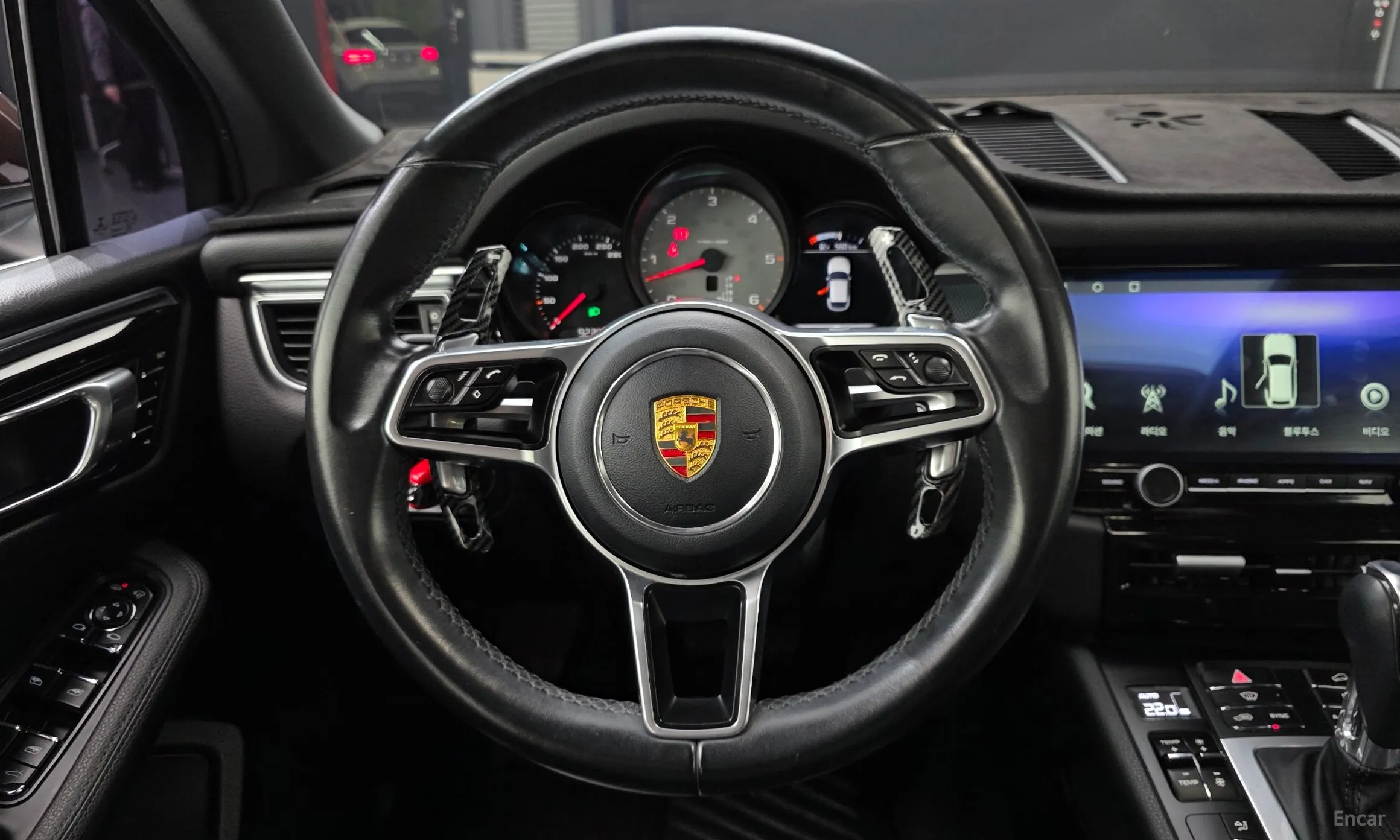 Porsche Macan превью 13