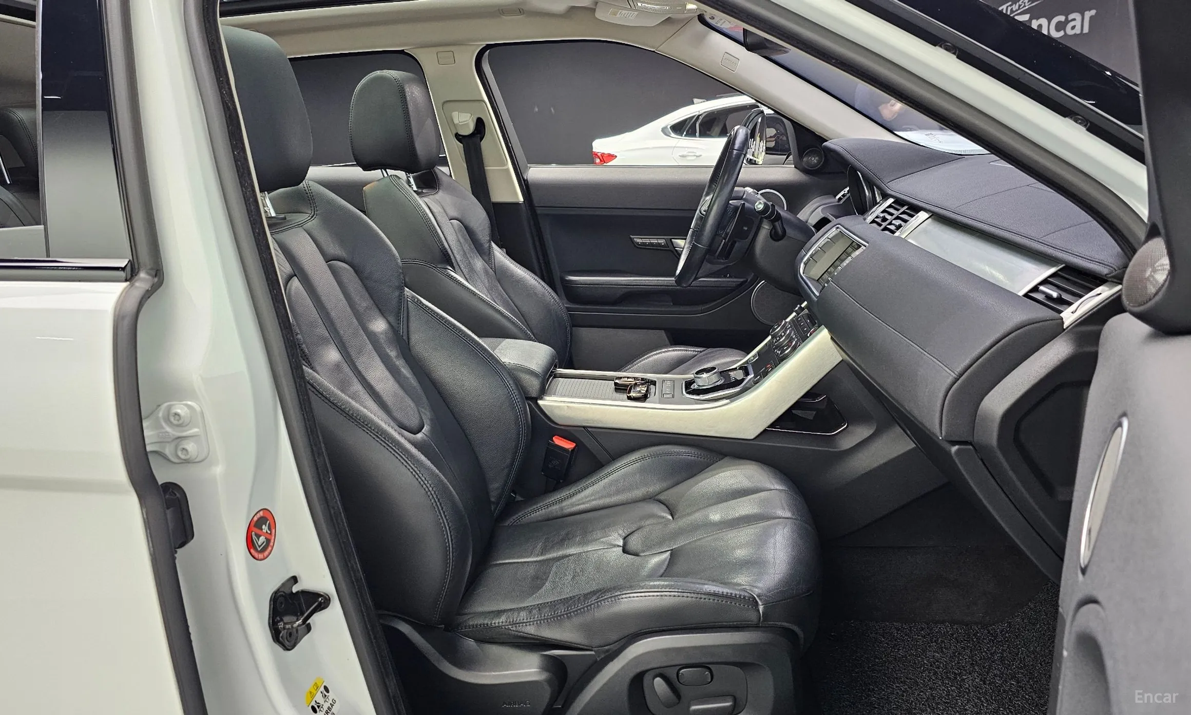 Land Rover Range Rover Evoque превью 12