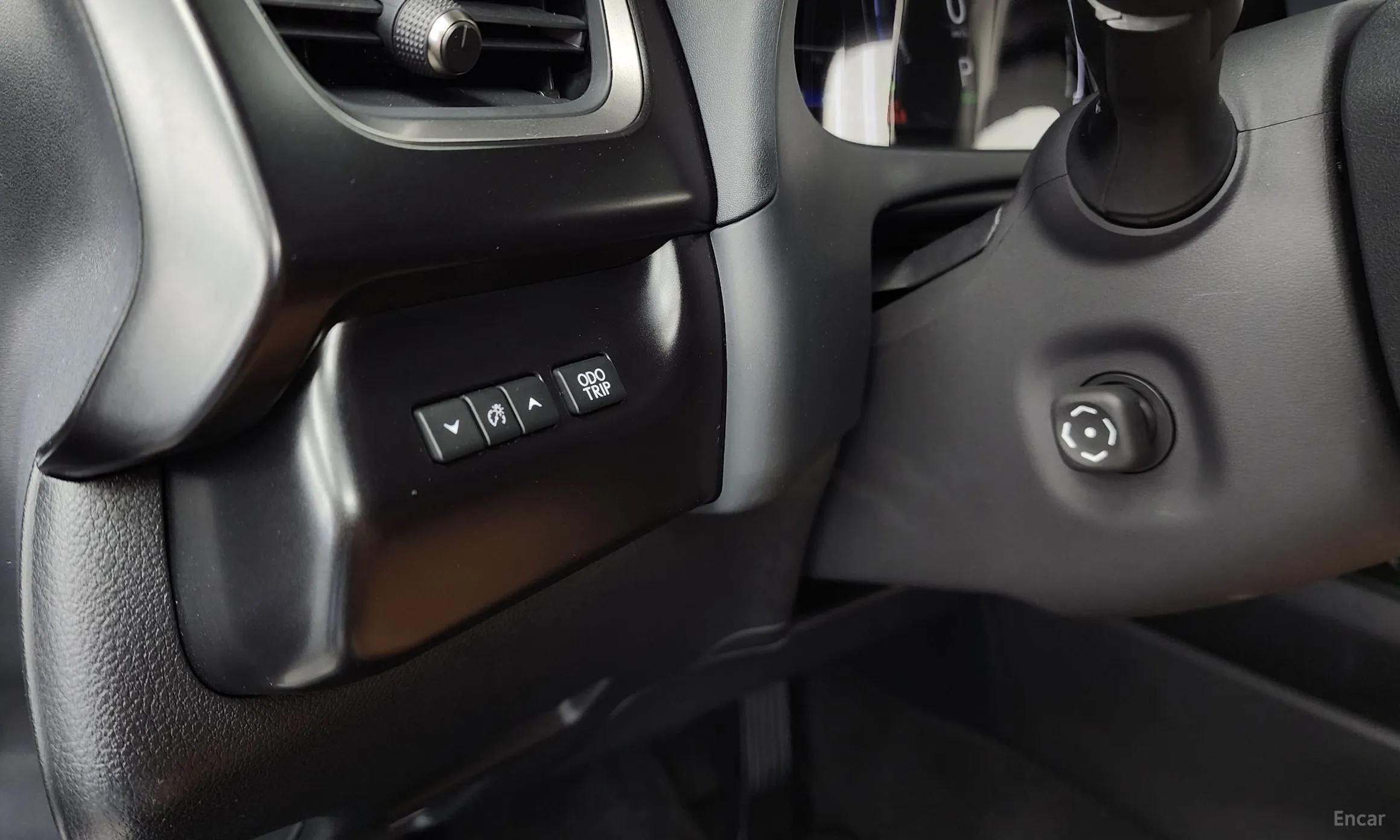Lexus UX300h превью 16