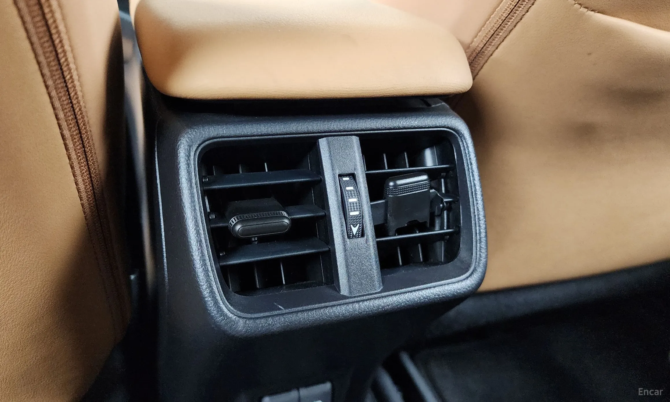 Lexus UX300h превью 19
