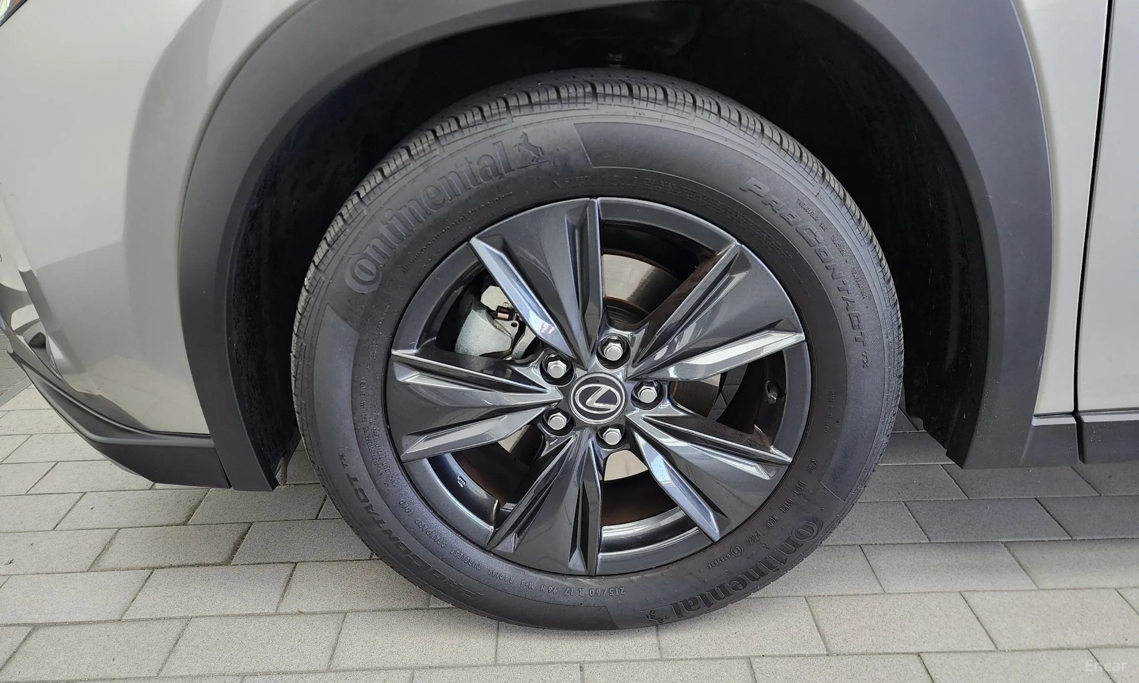Lexus UX300h превью 5