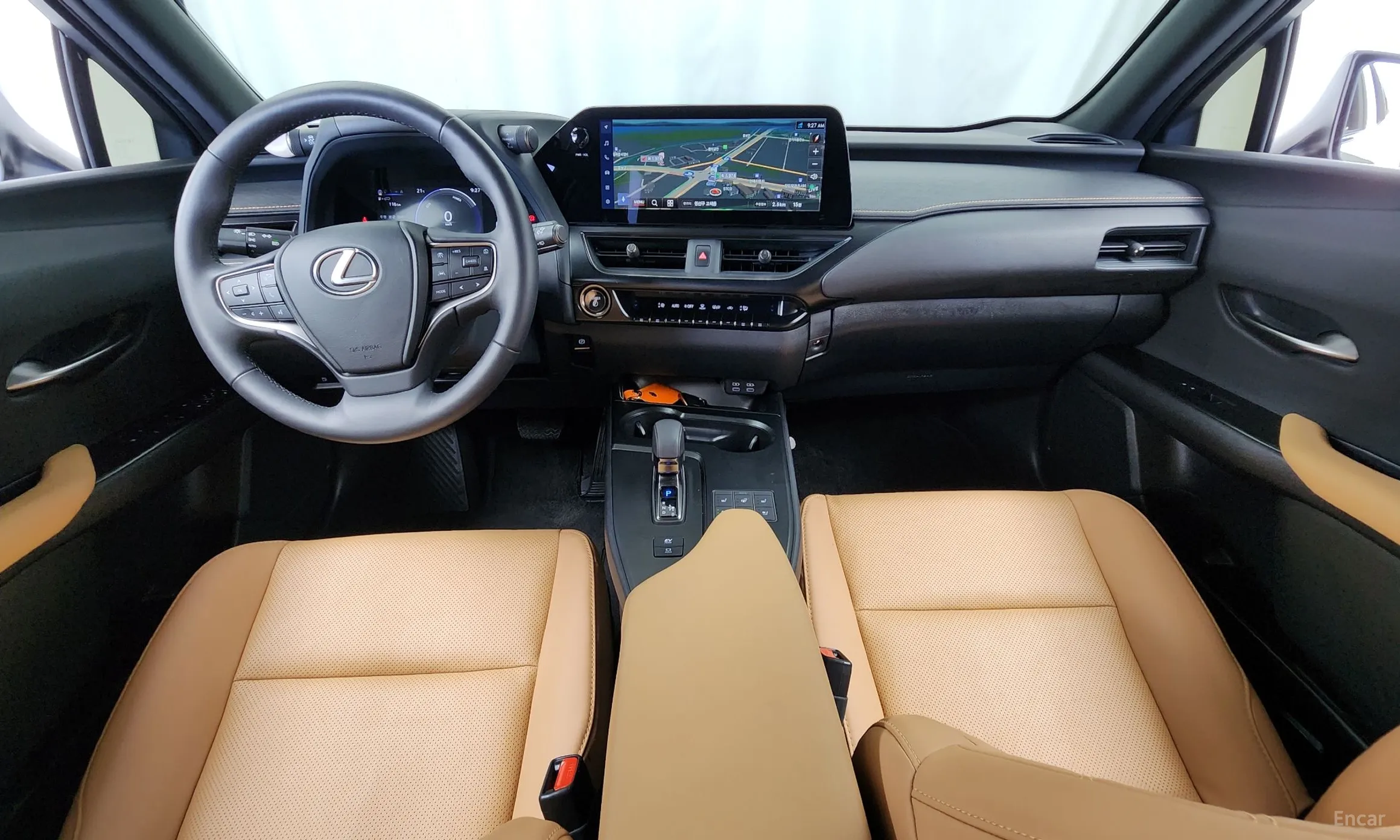 Lexus UX300h превью 7