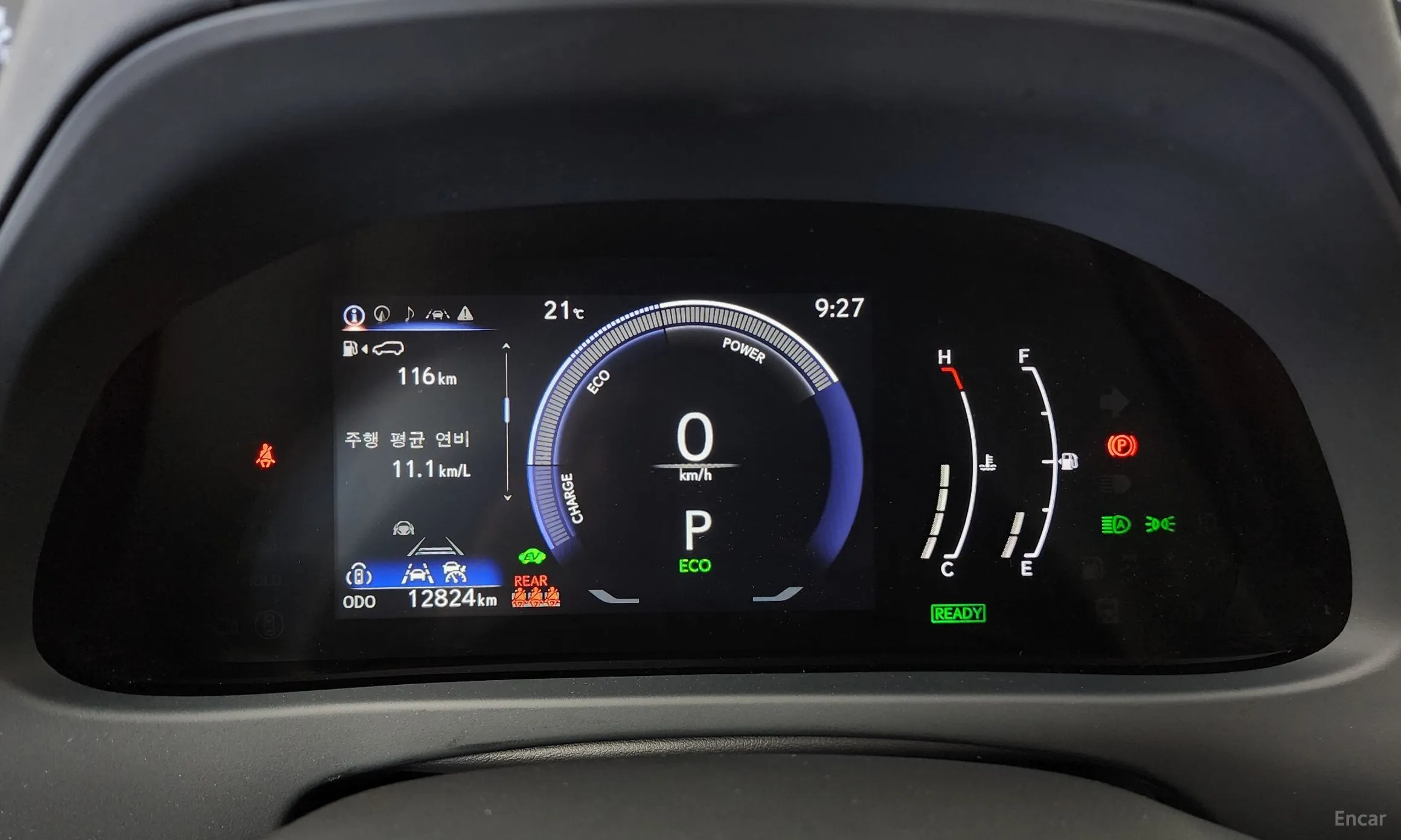 Lexus UX300h превью 8