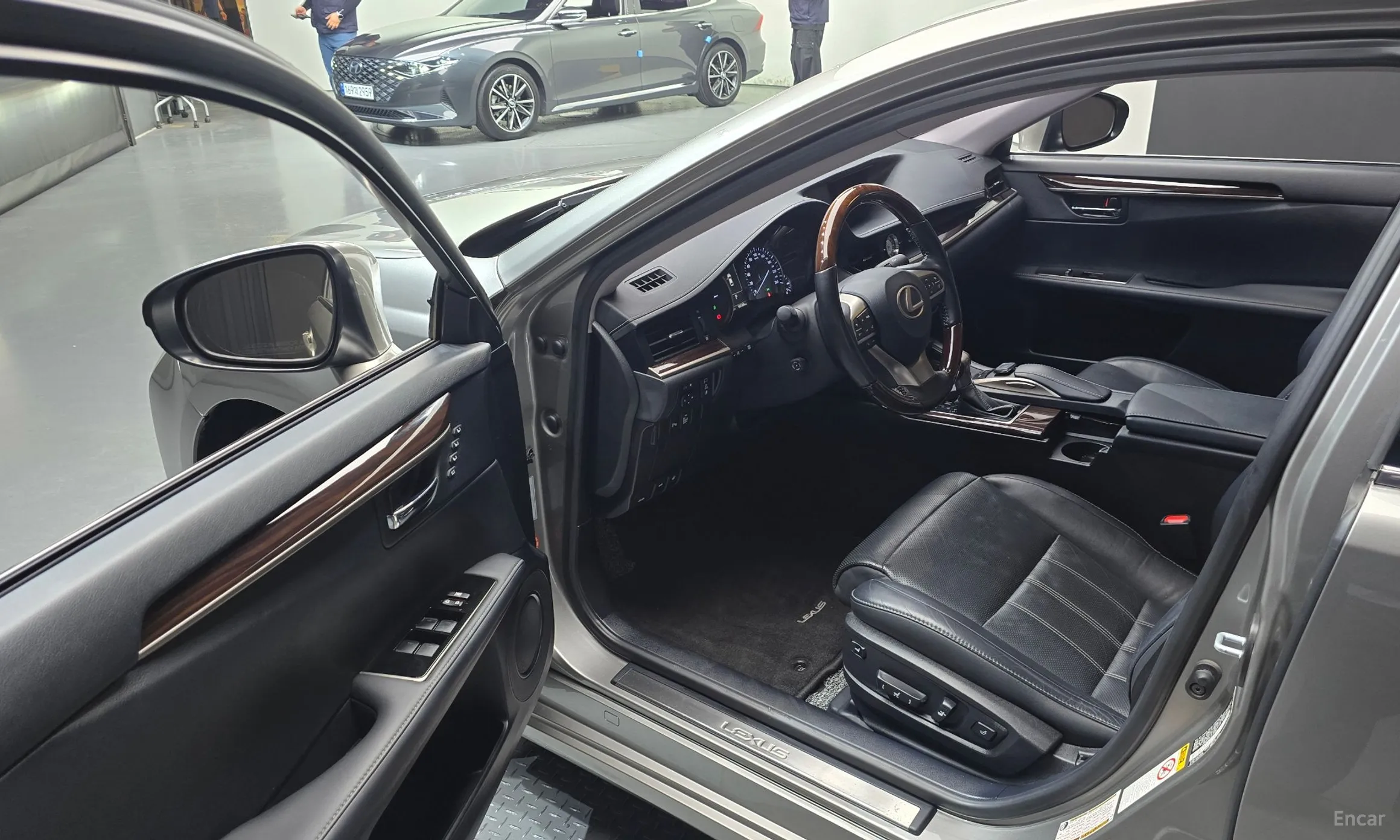 Lexus New ES300h превью 10