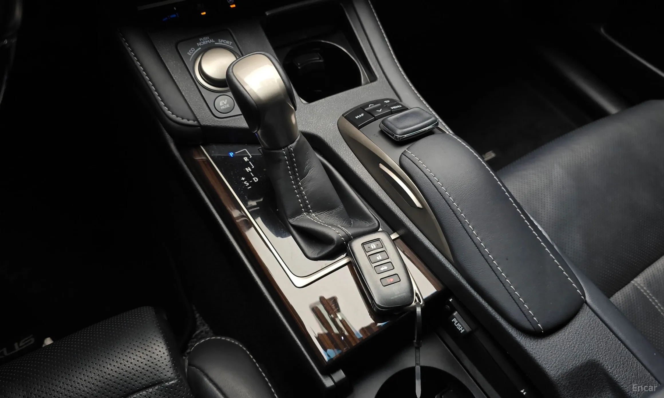 Lexus New ES300h превью 9