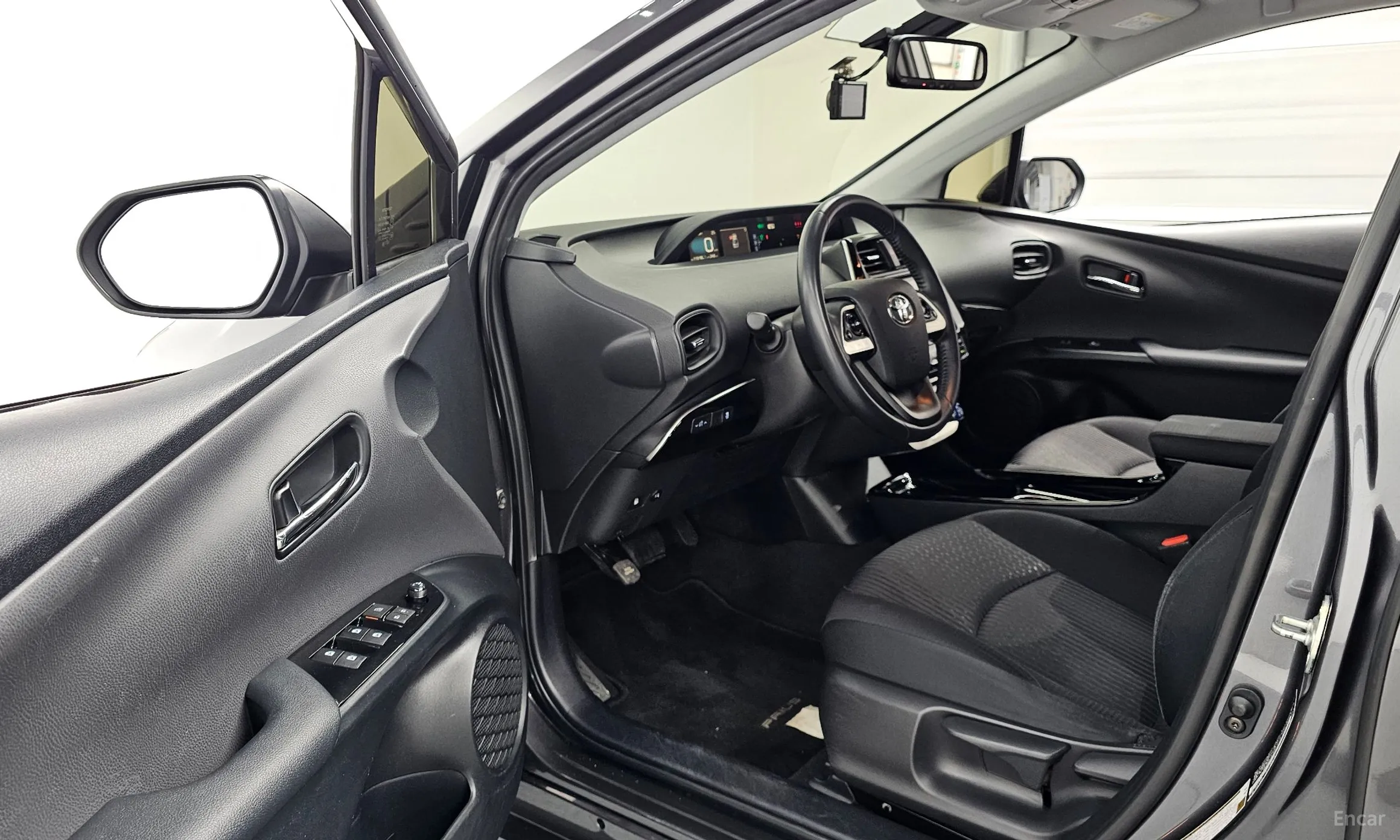 Toyota Prius 4th Generation превью 10