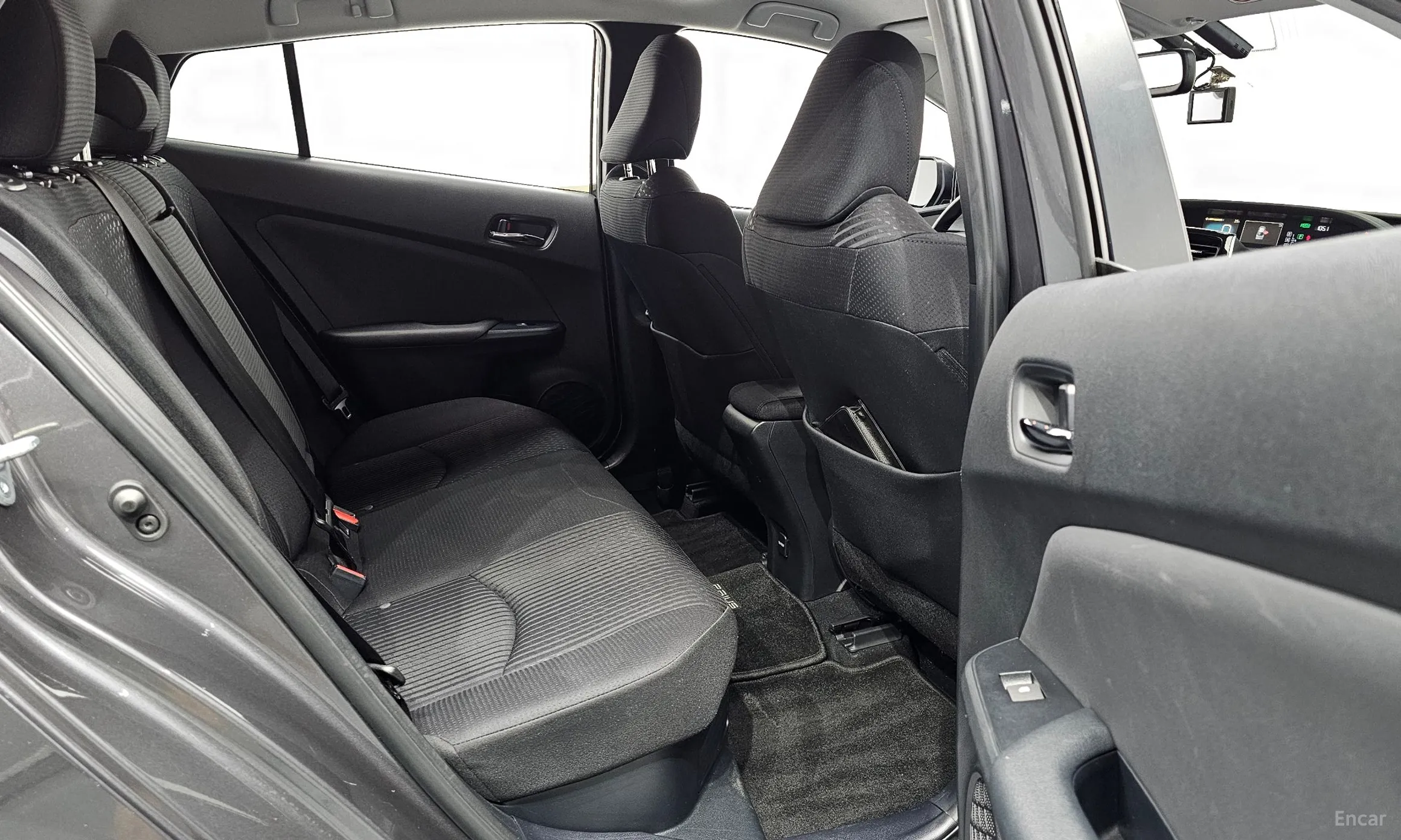 Toyota Prius 4th Generation превью 12
