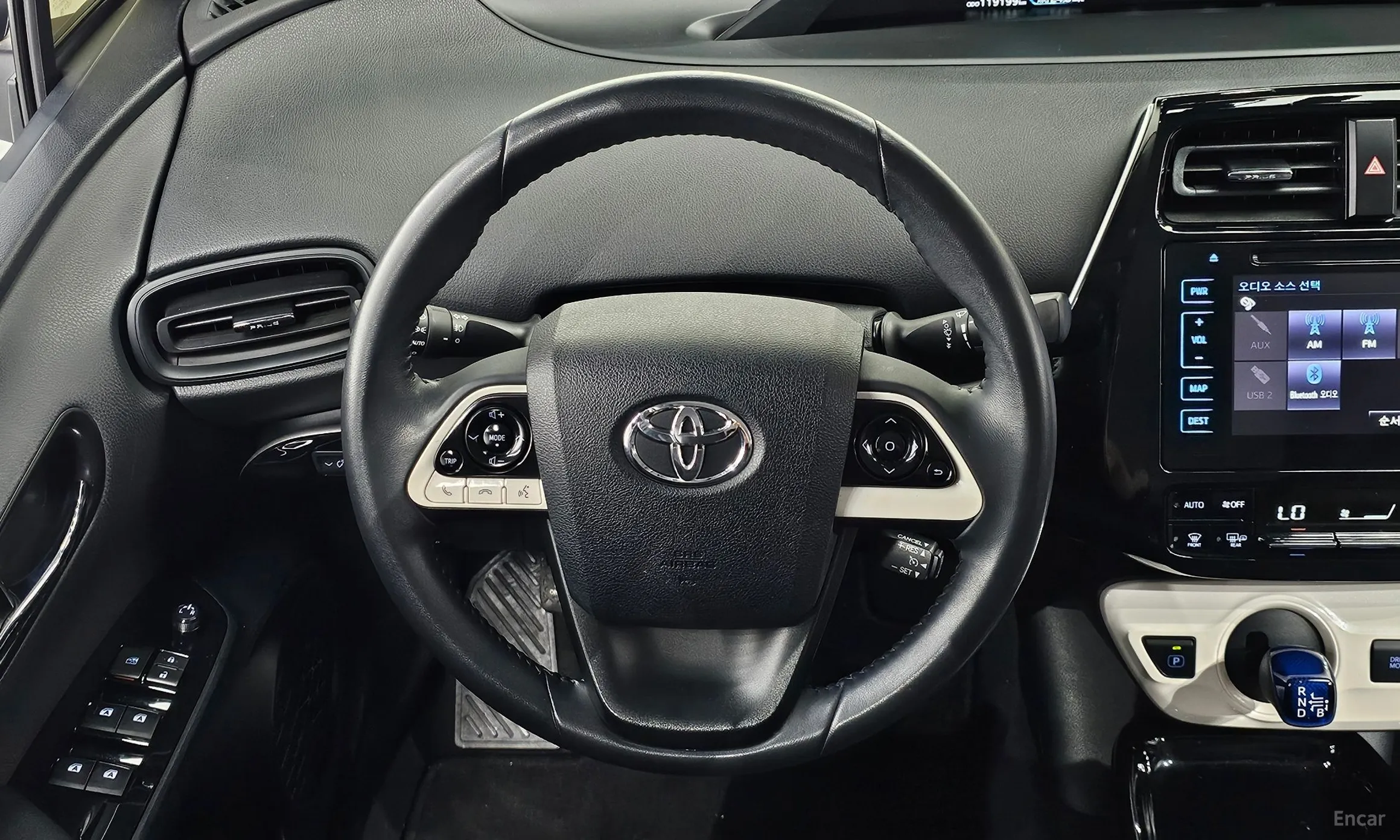 Toyota Prius 4th Generation превью 14