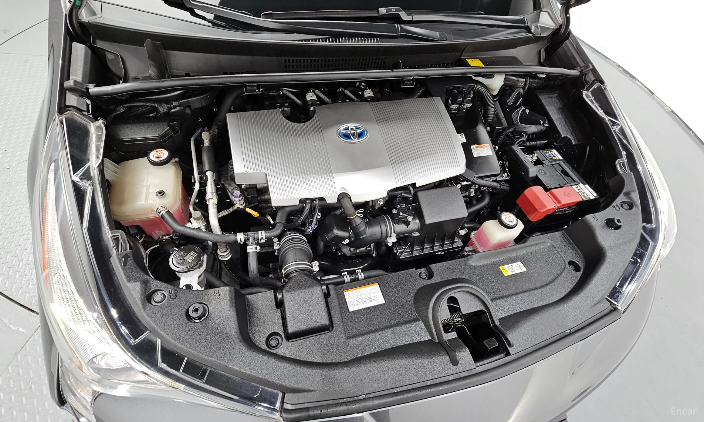 Toyota Prius 4th Generation превью 6