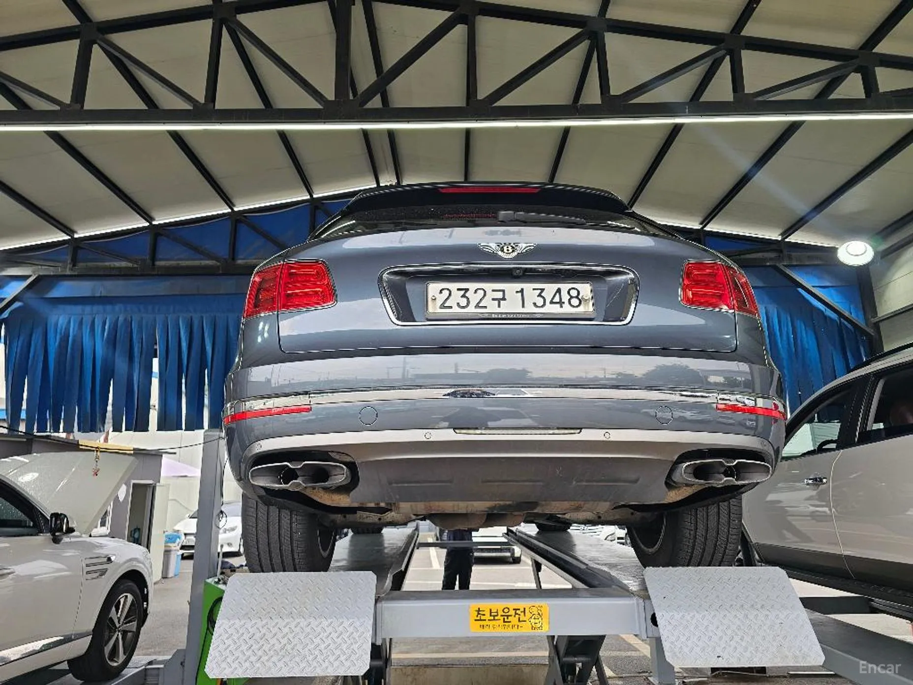Bentley Bentayga 2