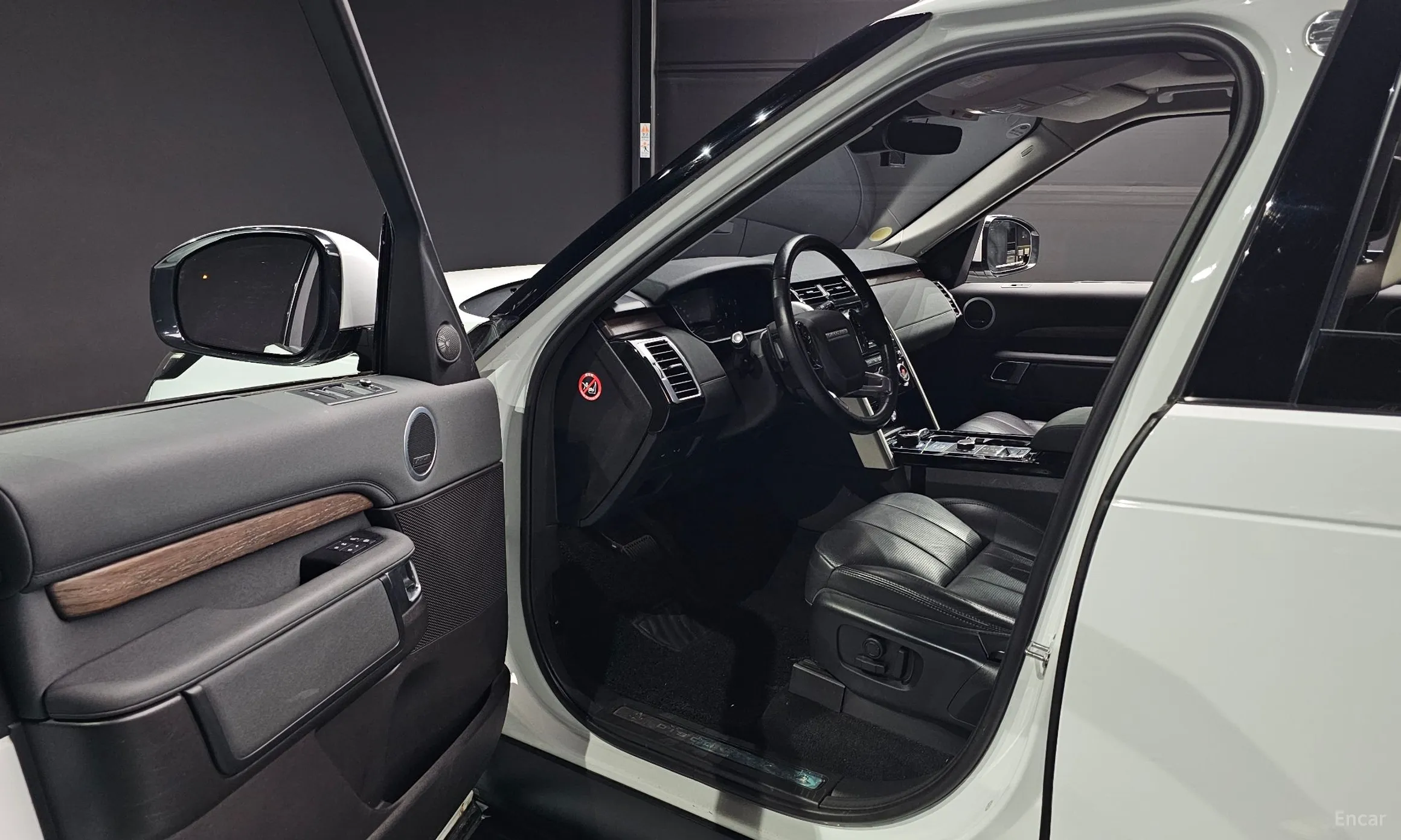 Land Rover Discovery 5 превью 10
