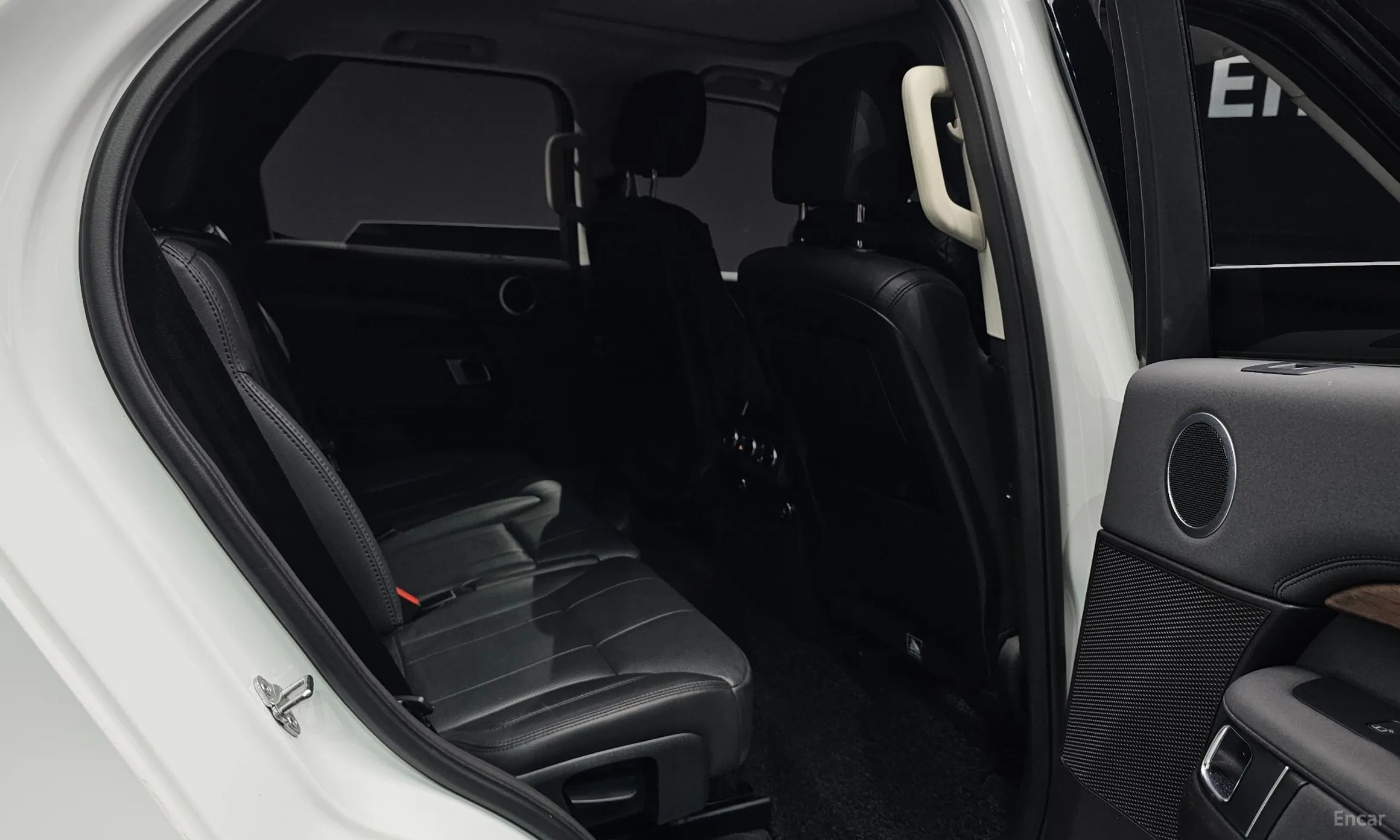 Land Rover Discovery 5 превью 11