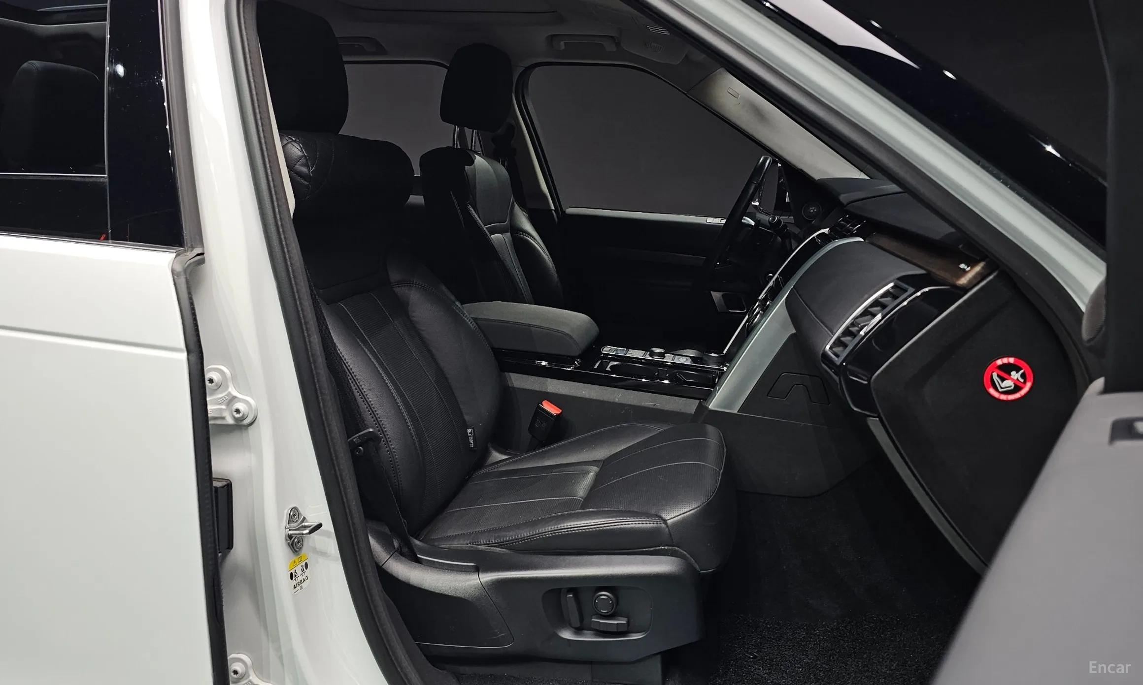 Land Rover Discovery 5 превью 12