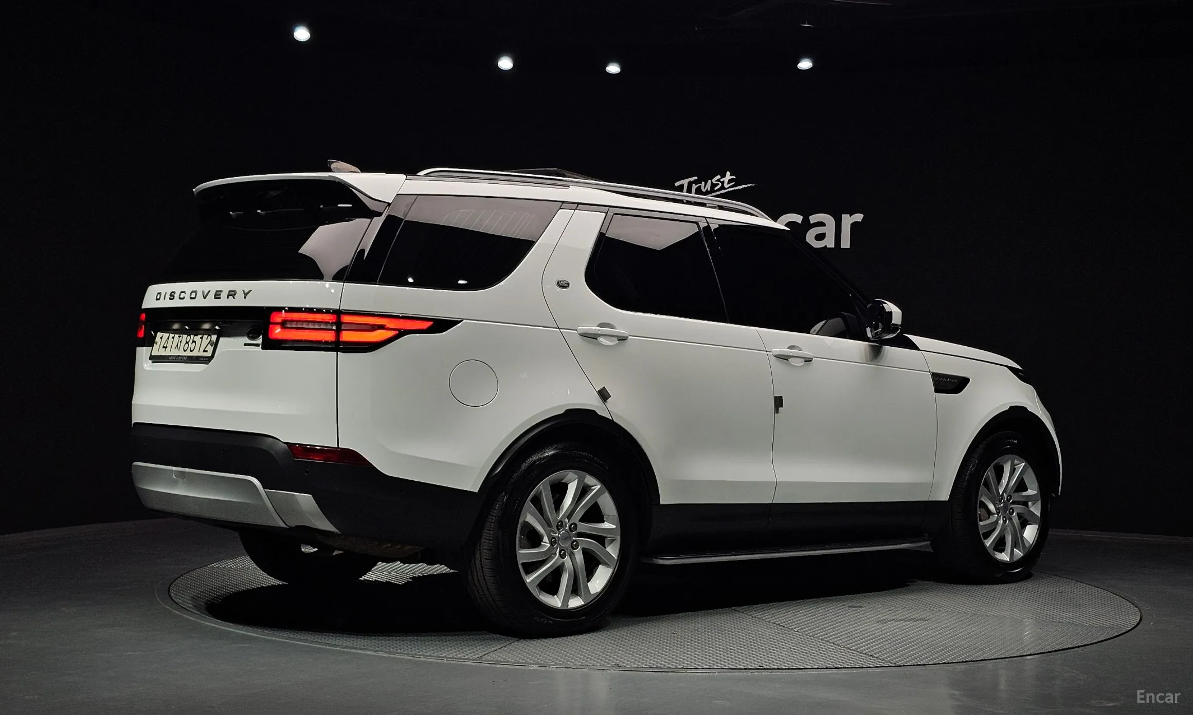 Land Rover Discovery 5