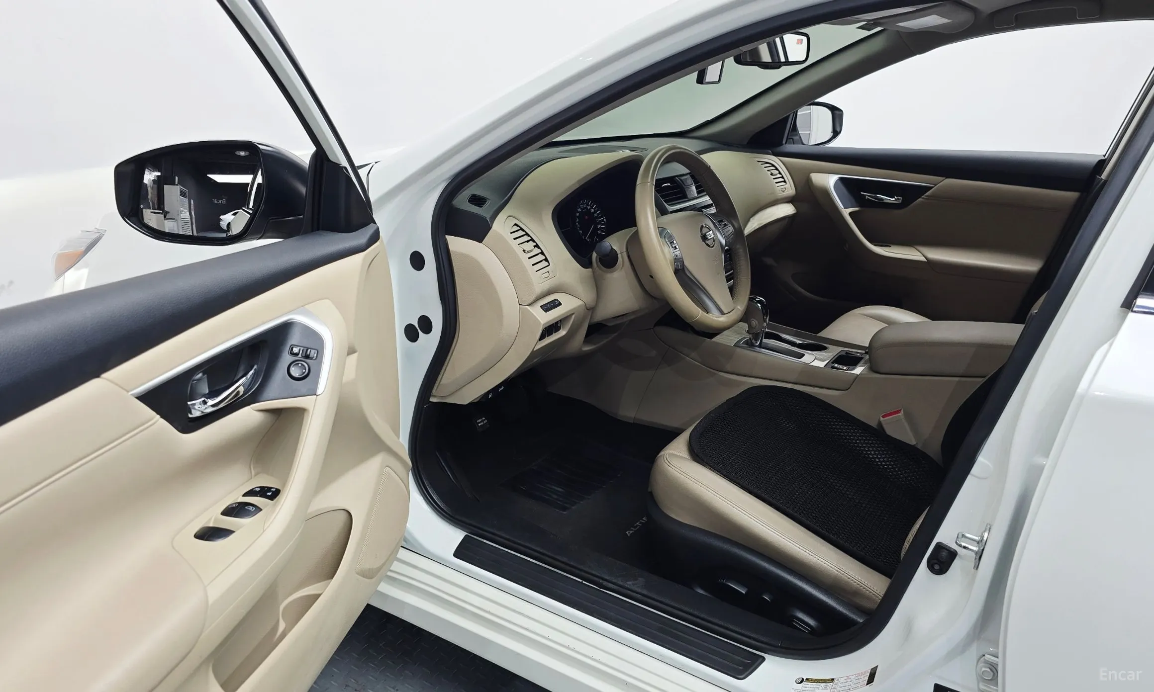 Nissan Altima превью 10