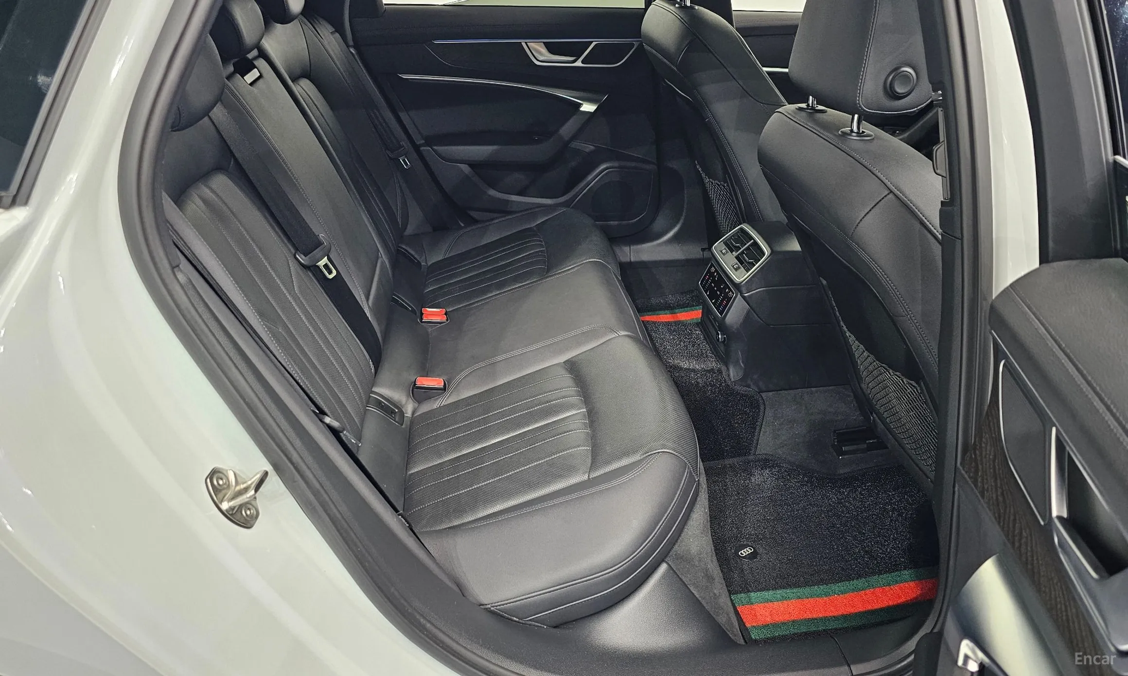 Audi A6 (C8) превью 11