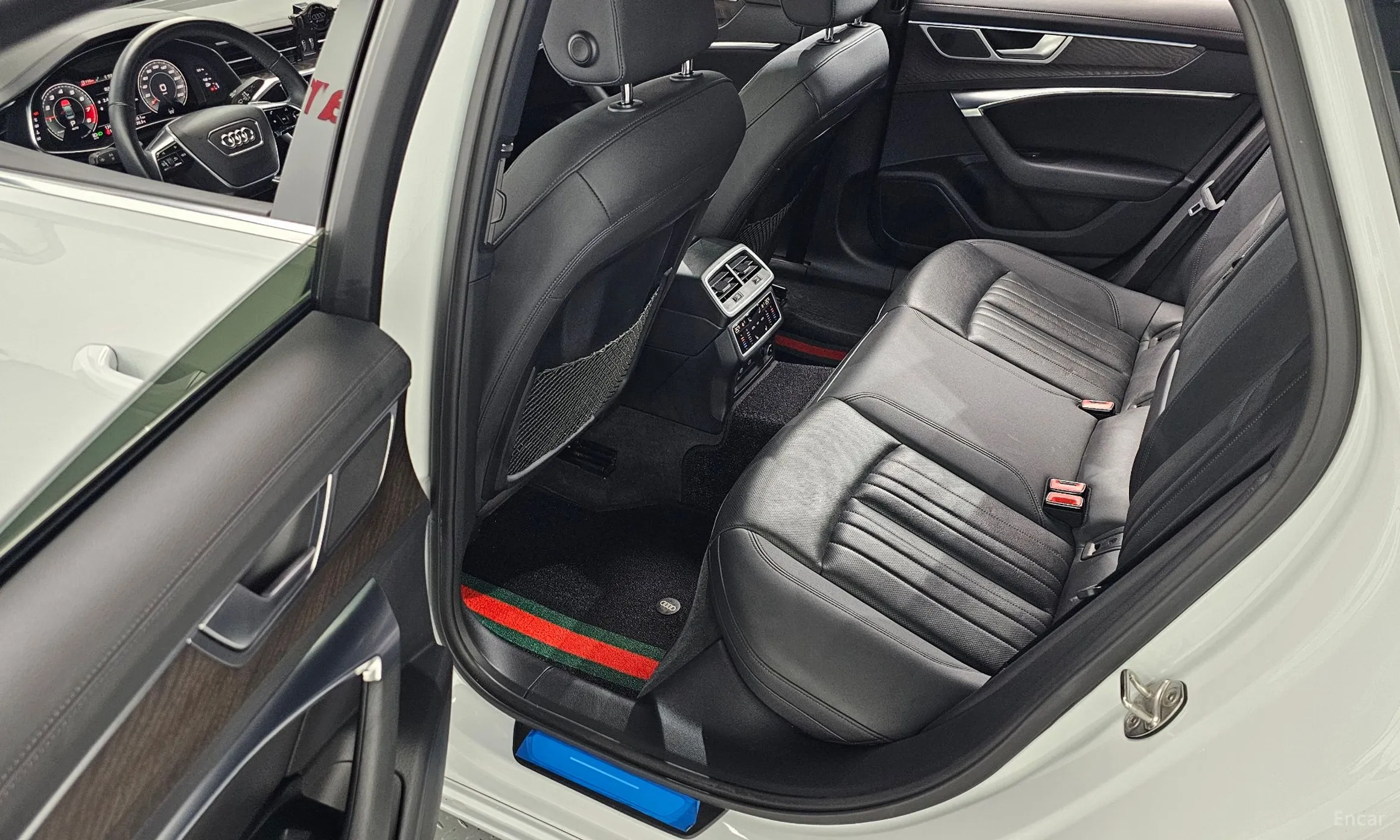 Audi A6 (C8) превью 12
