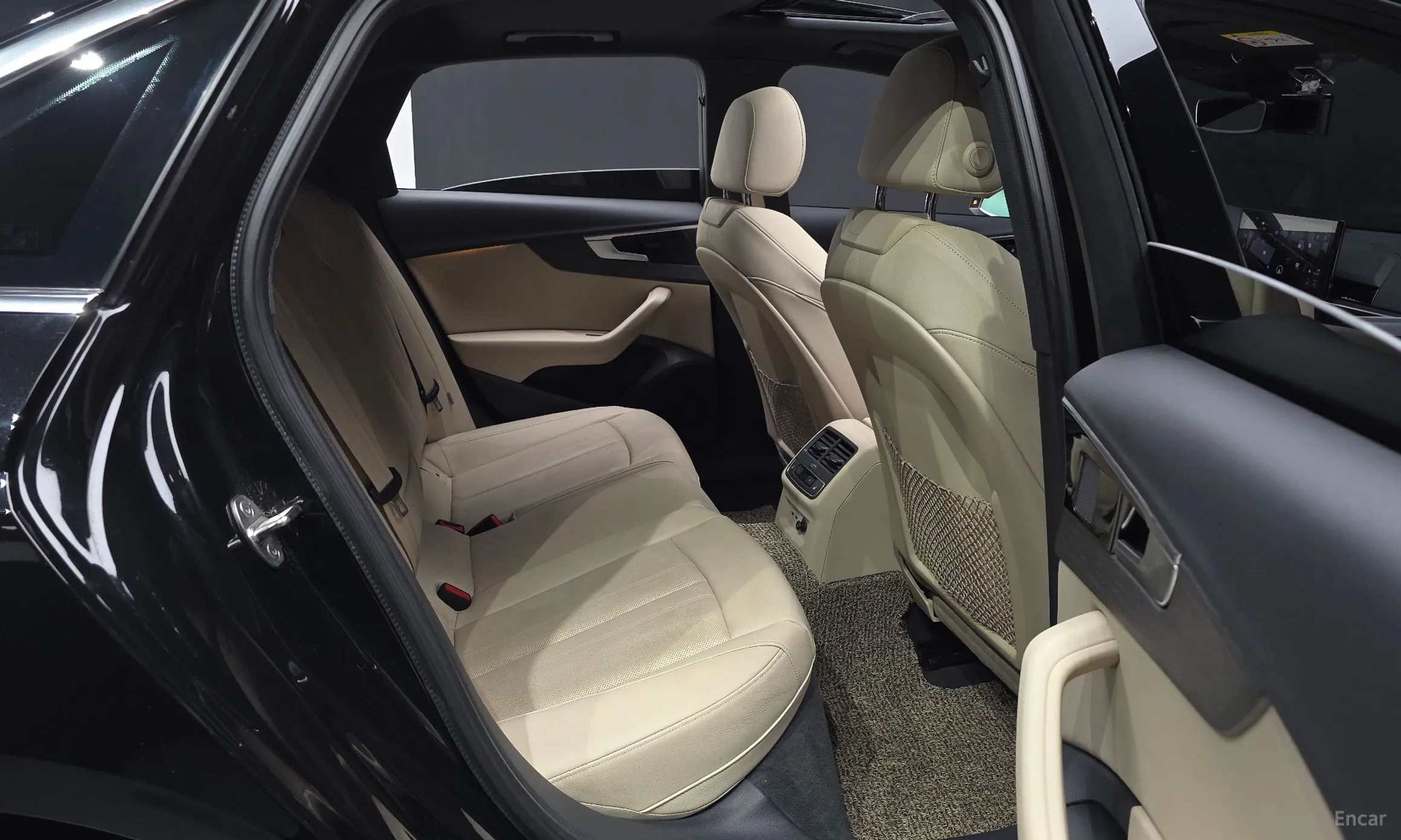 Audi A4 (B9) превью 11