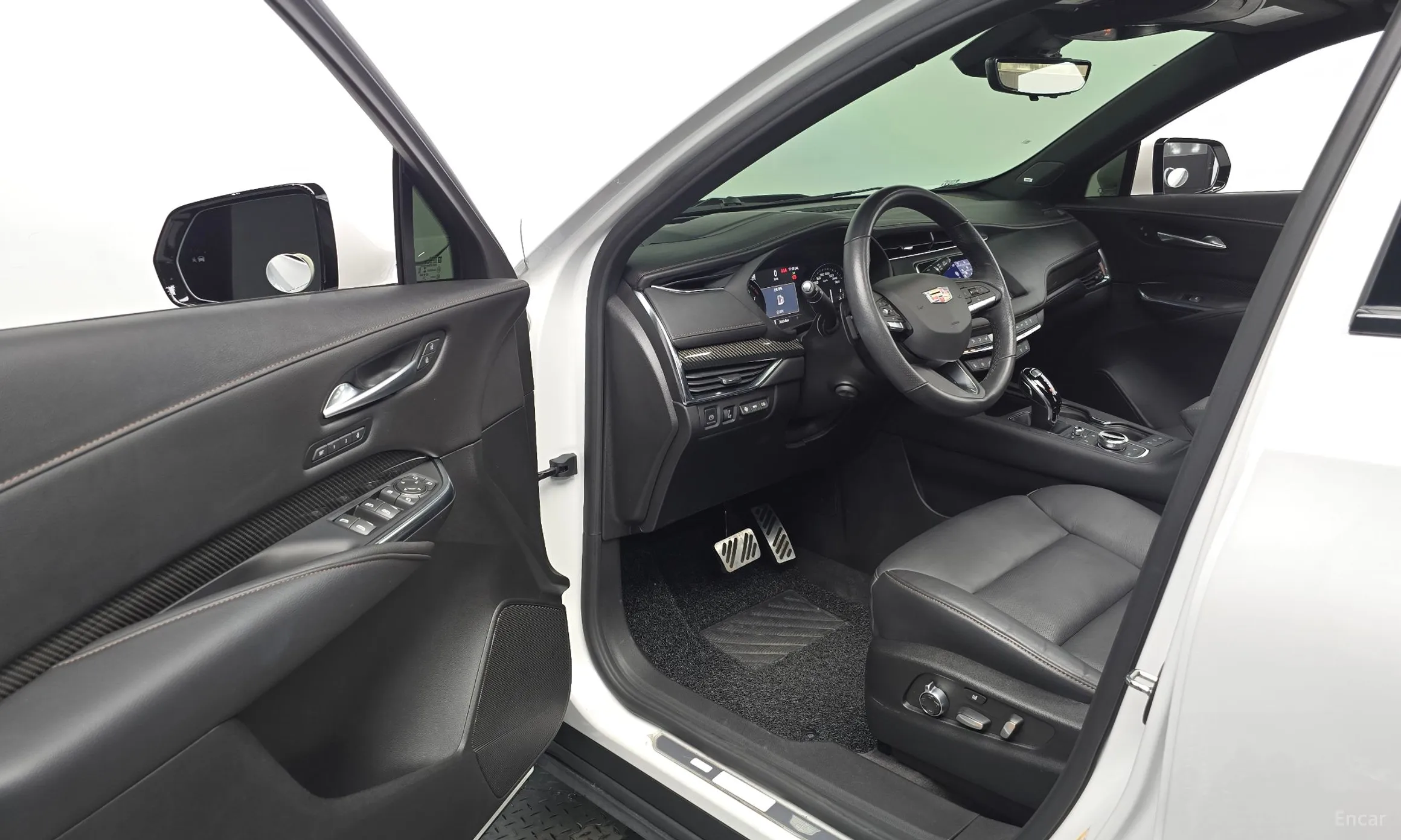 Cadillac XT4 превью 10