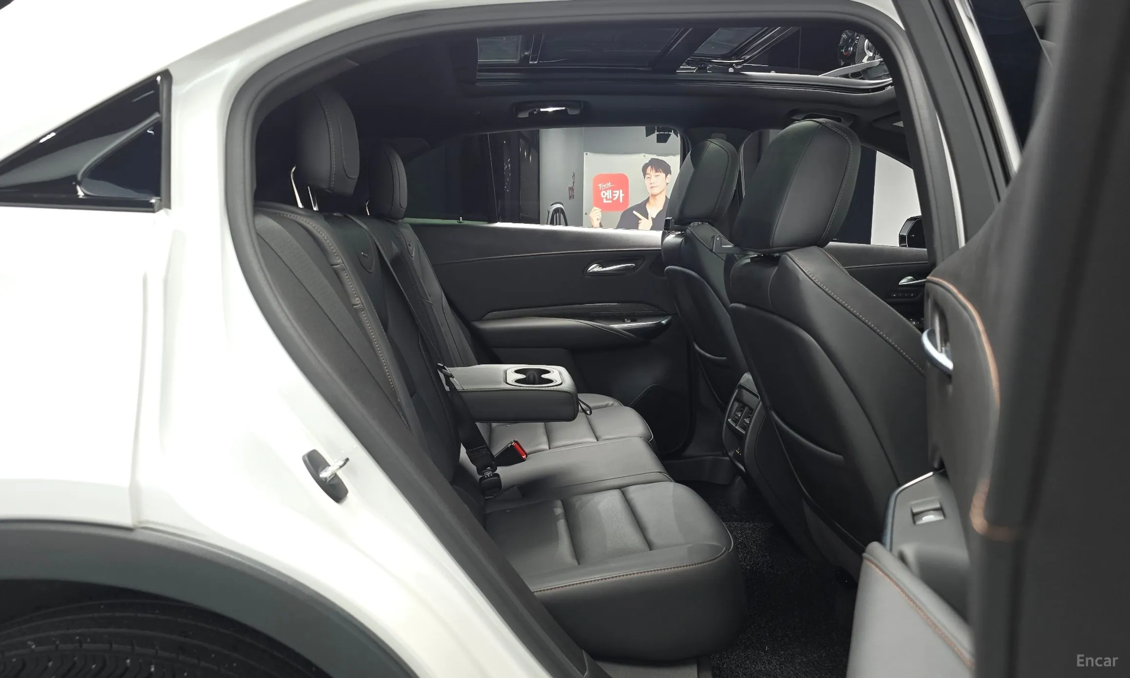 Cadillac XT4 превью 12