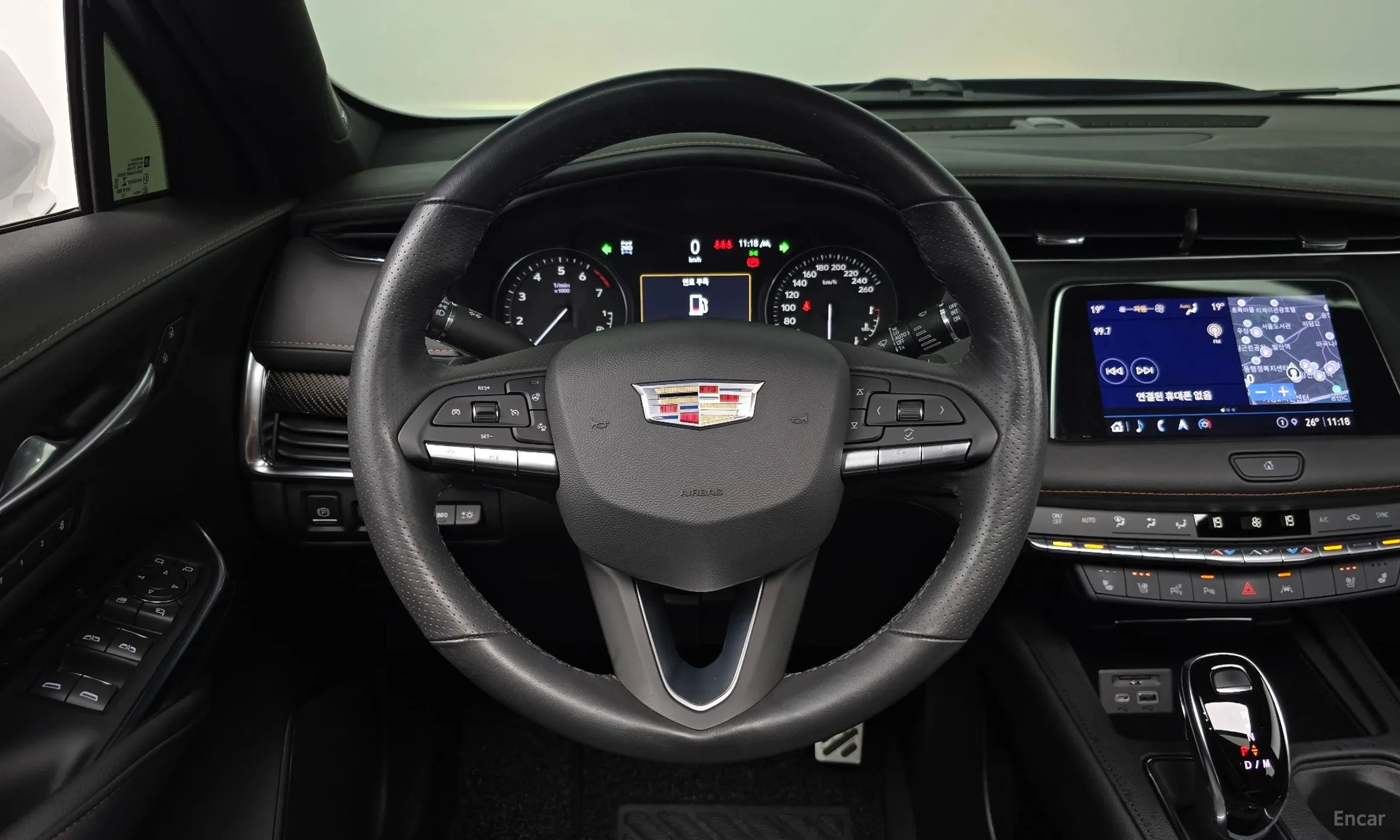 Cadillac XT4 превью 13