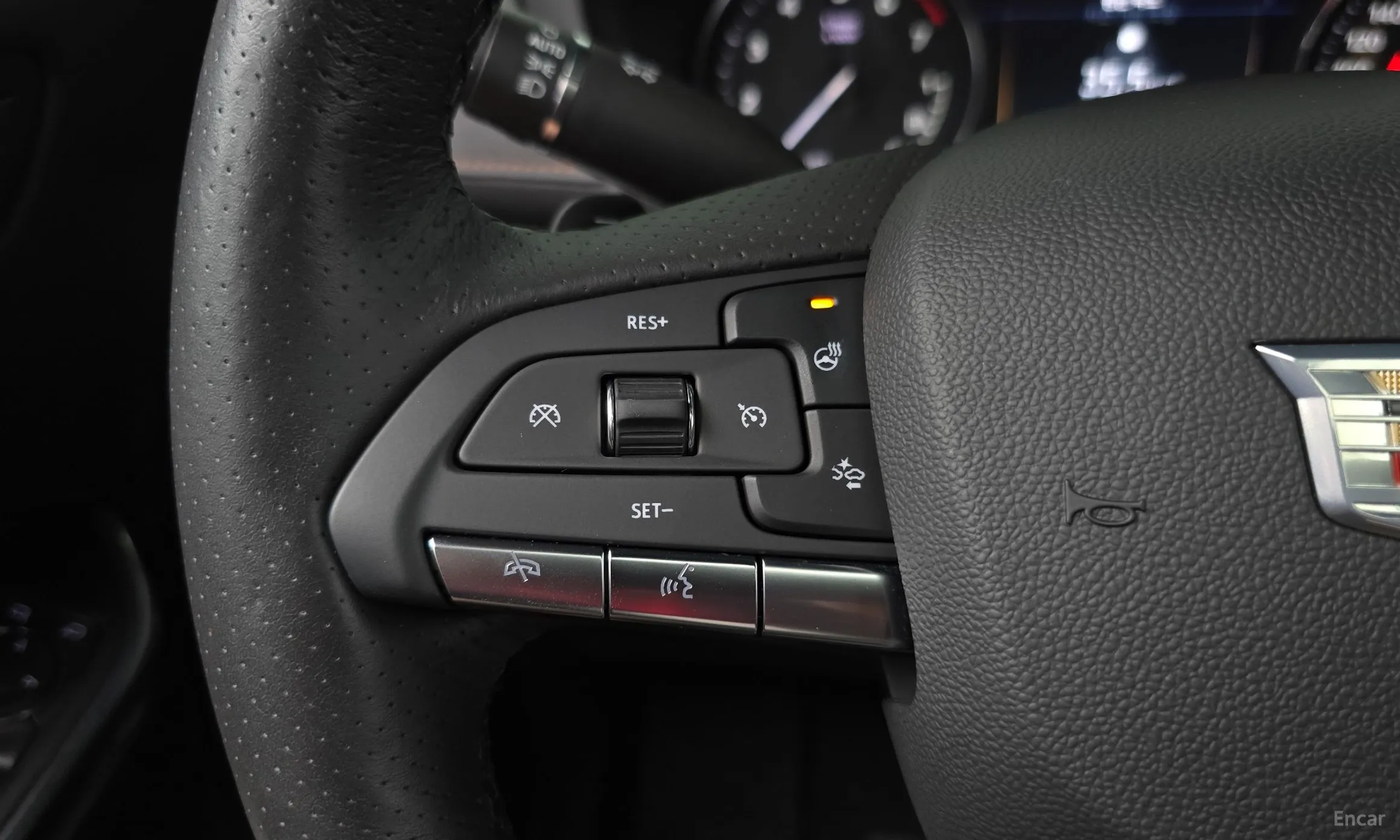 Cadillac XT4 превью 16