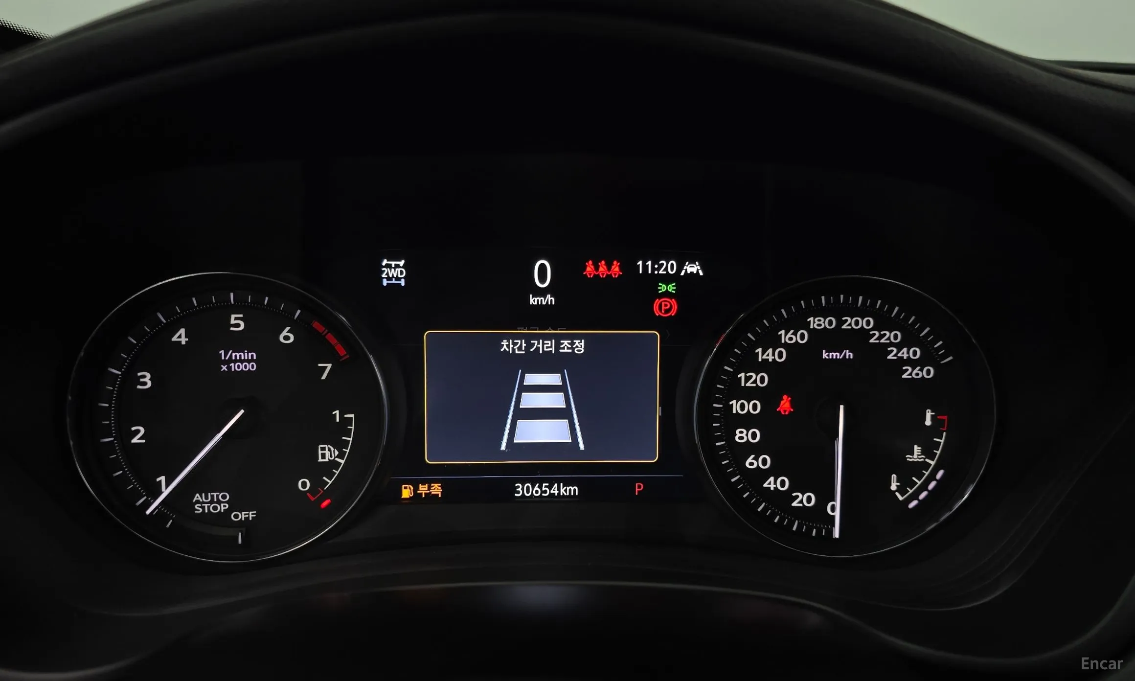 Cadillac XT4 превью 8