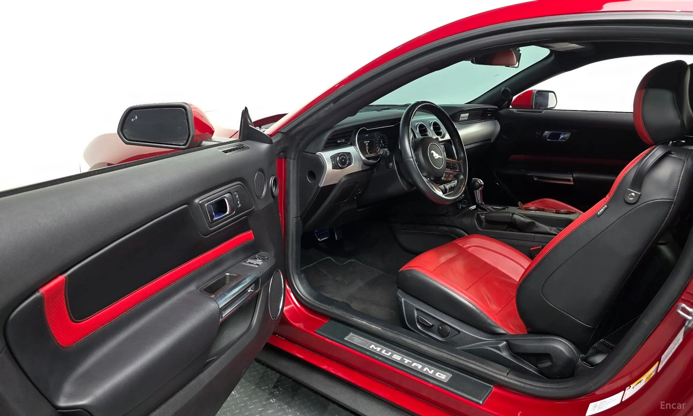 Ford Mustang превью 10