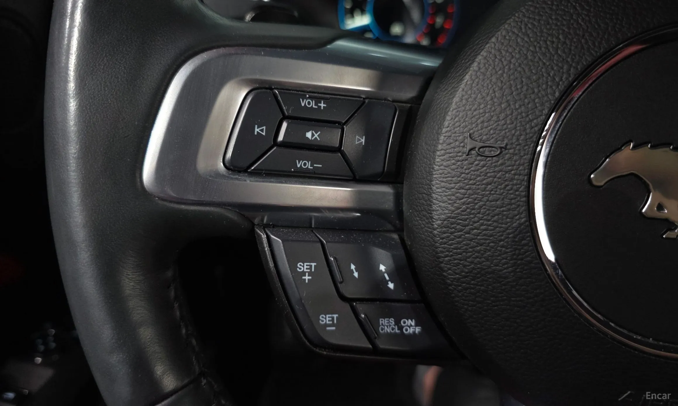 Ford Mustang превью 17