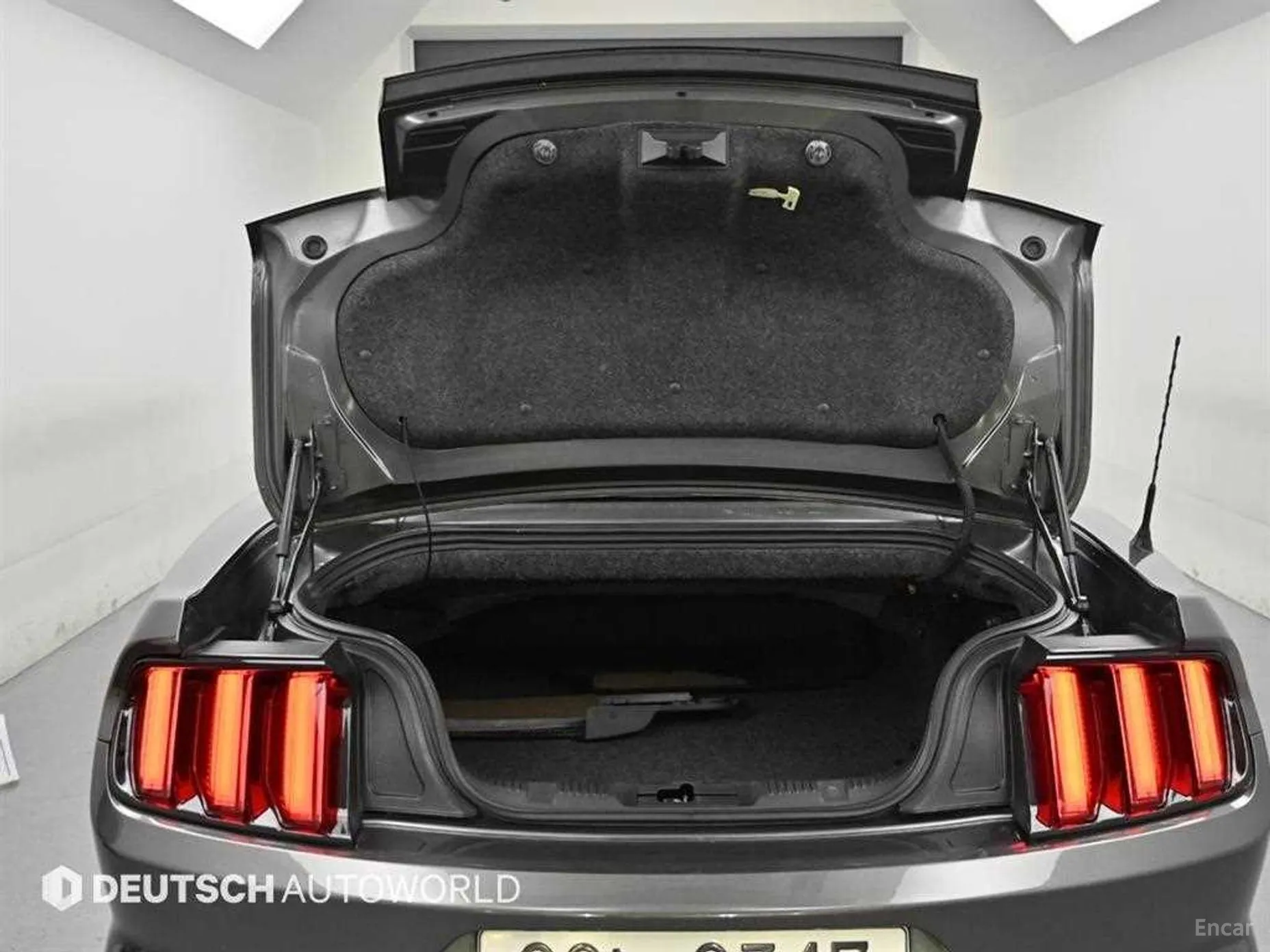 Ford Mustang превью 17