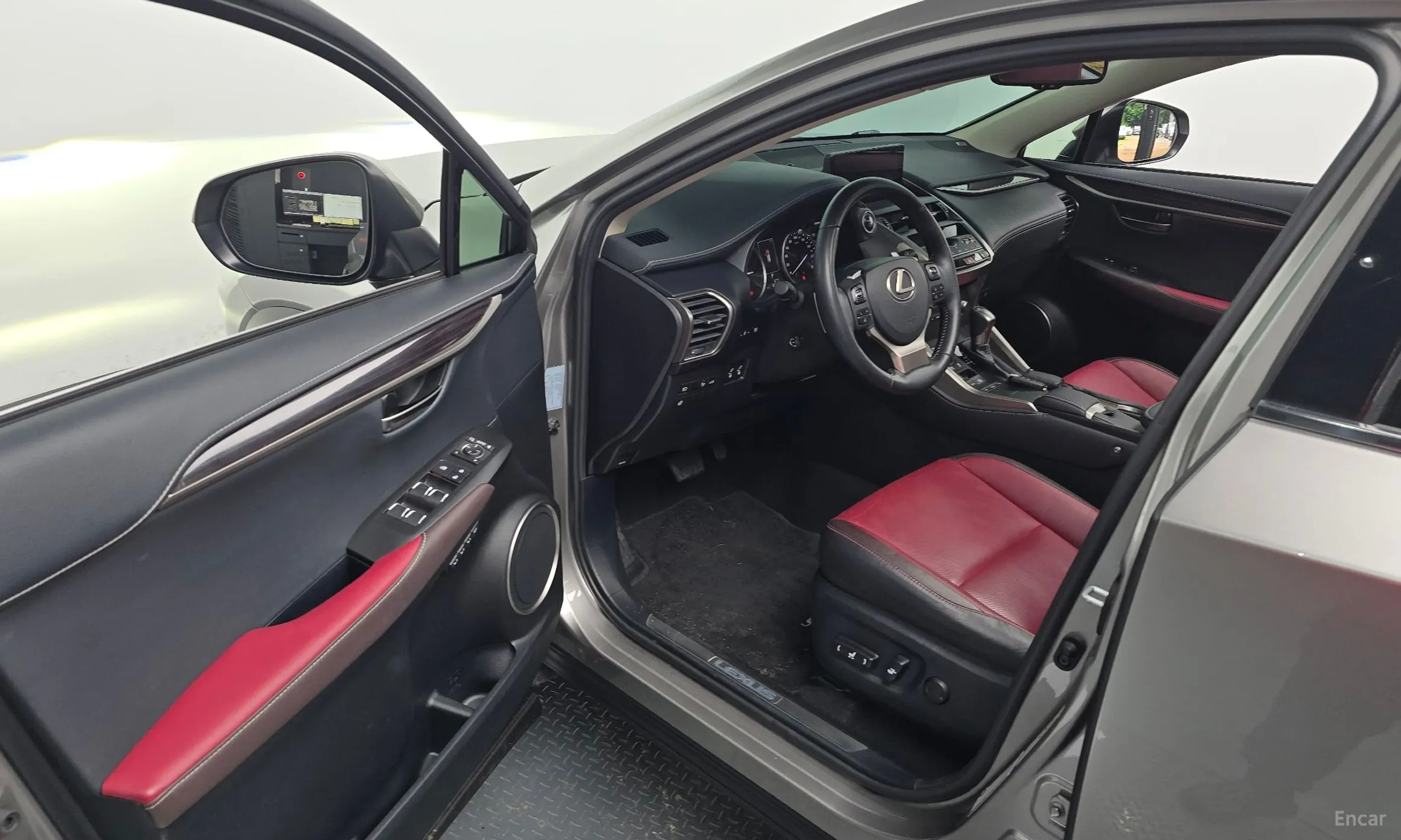 Lexus NX300h превью 10