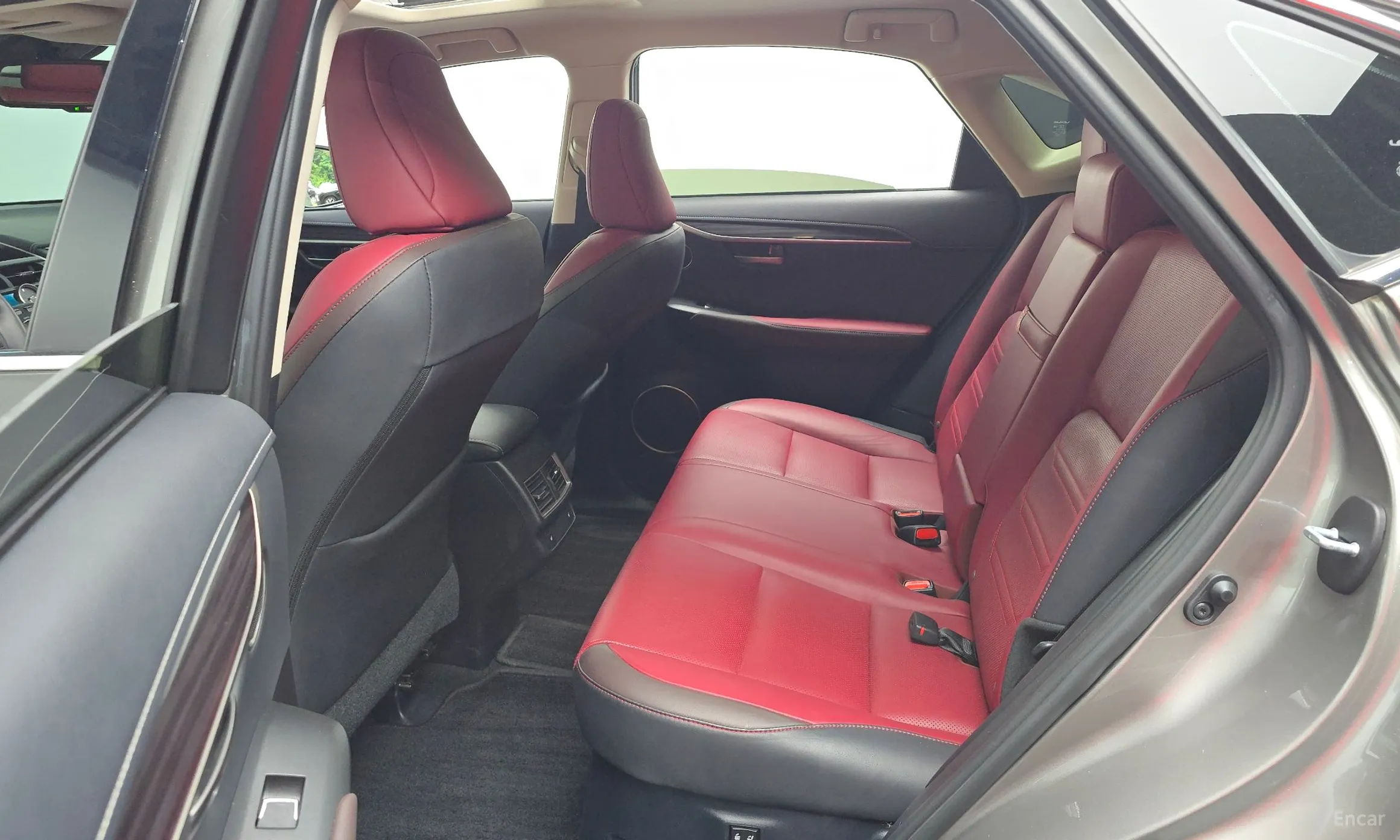 Lexus NX300h превью 12