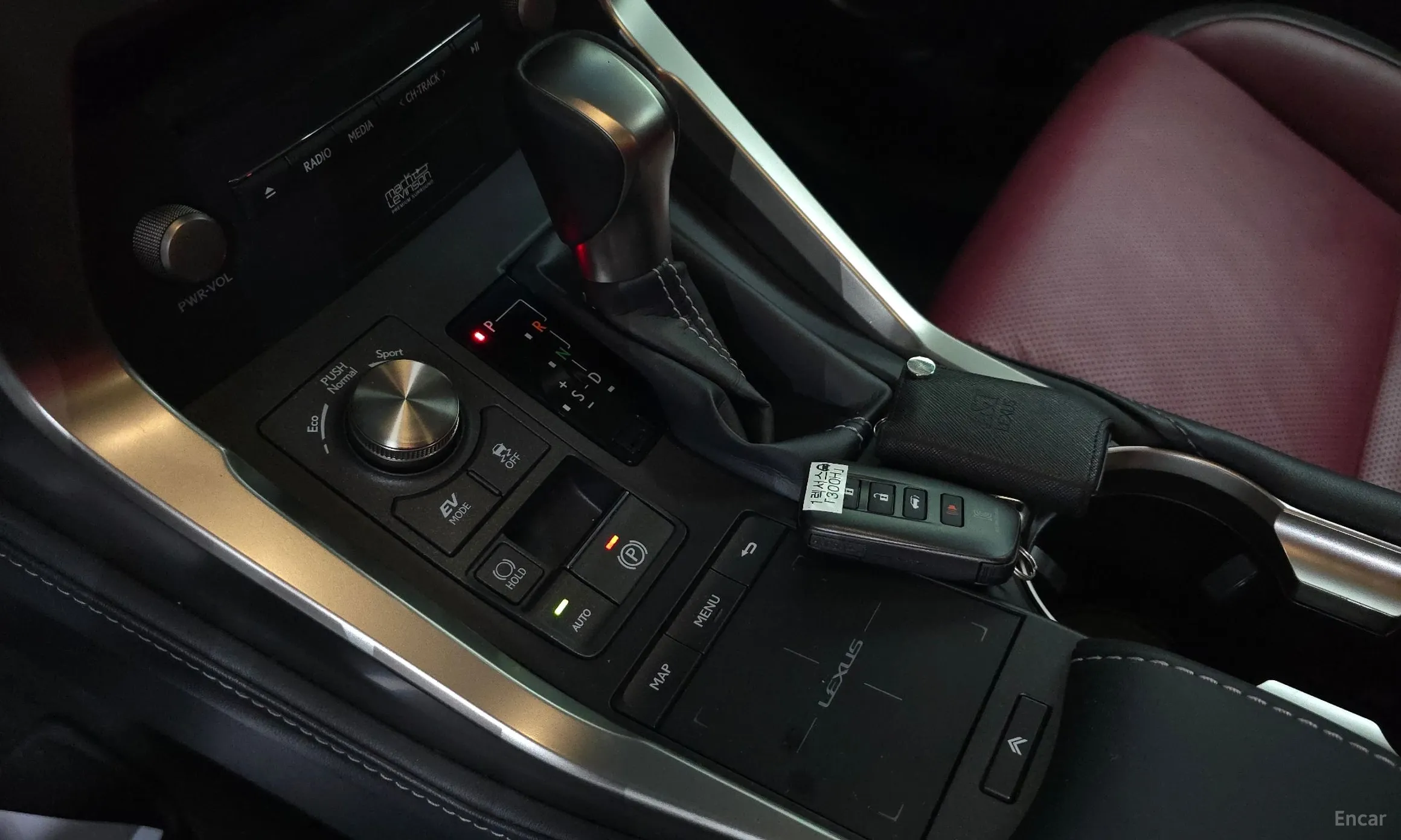 Lexus NX300h превью 9