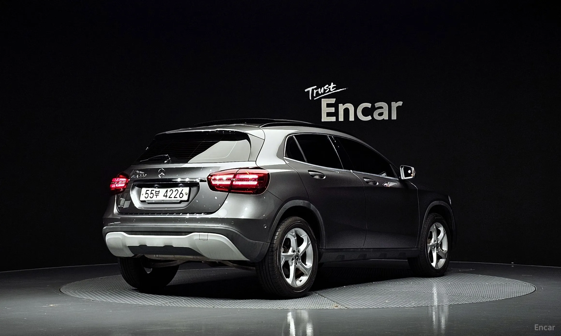 Mercedes Benz GLA-Class X156