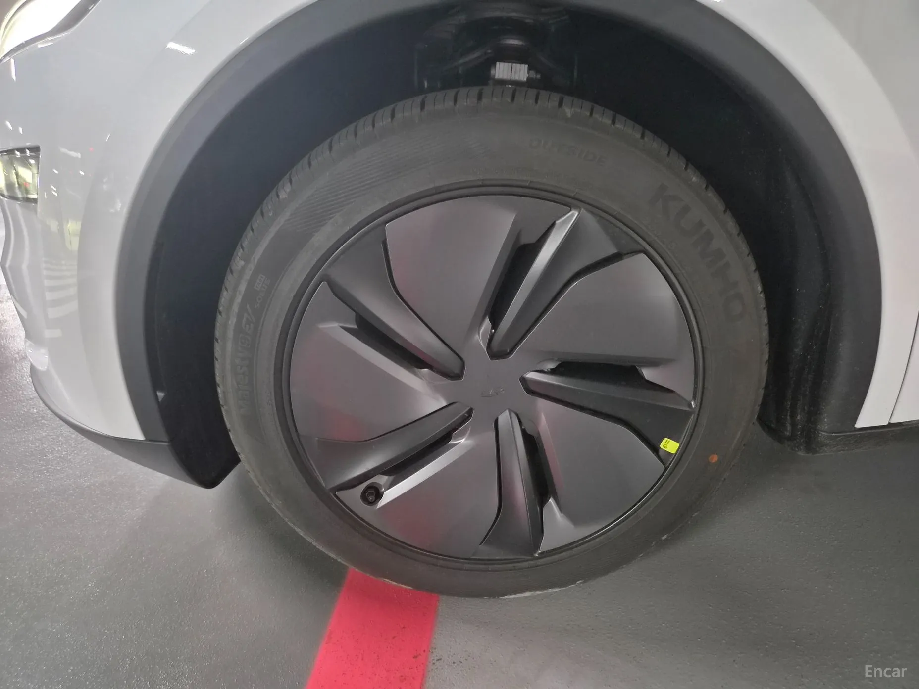 Tesla Model Y превью 15
