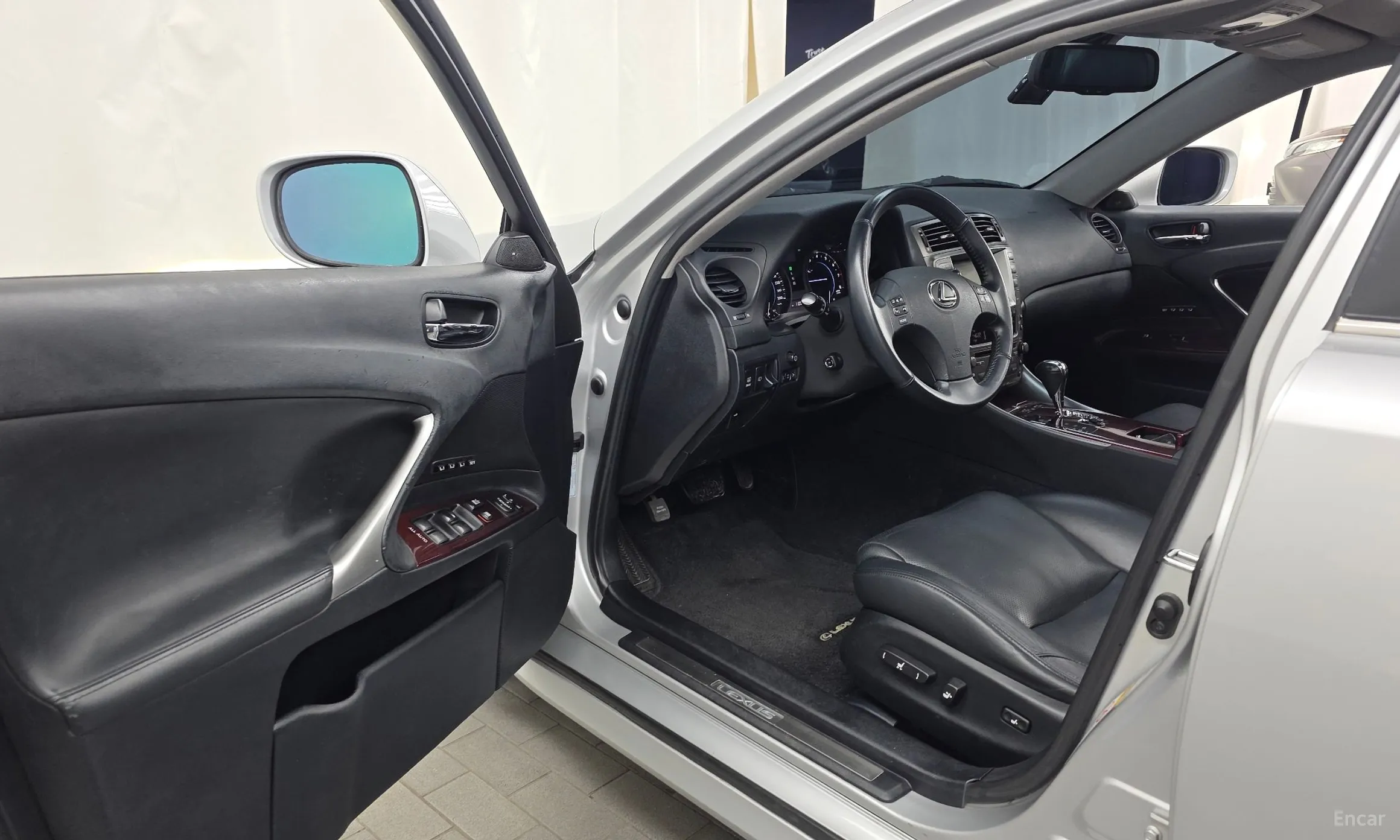 Lexus IS250 превью 10