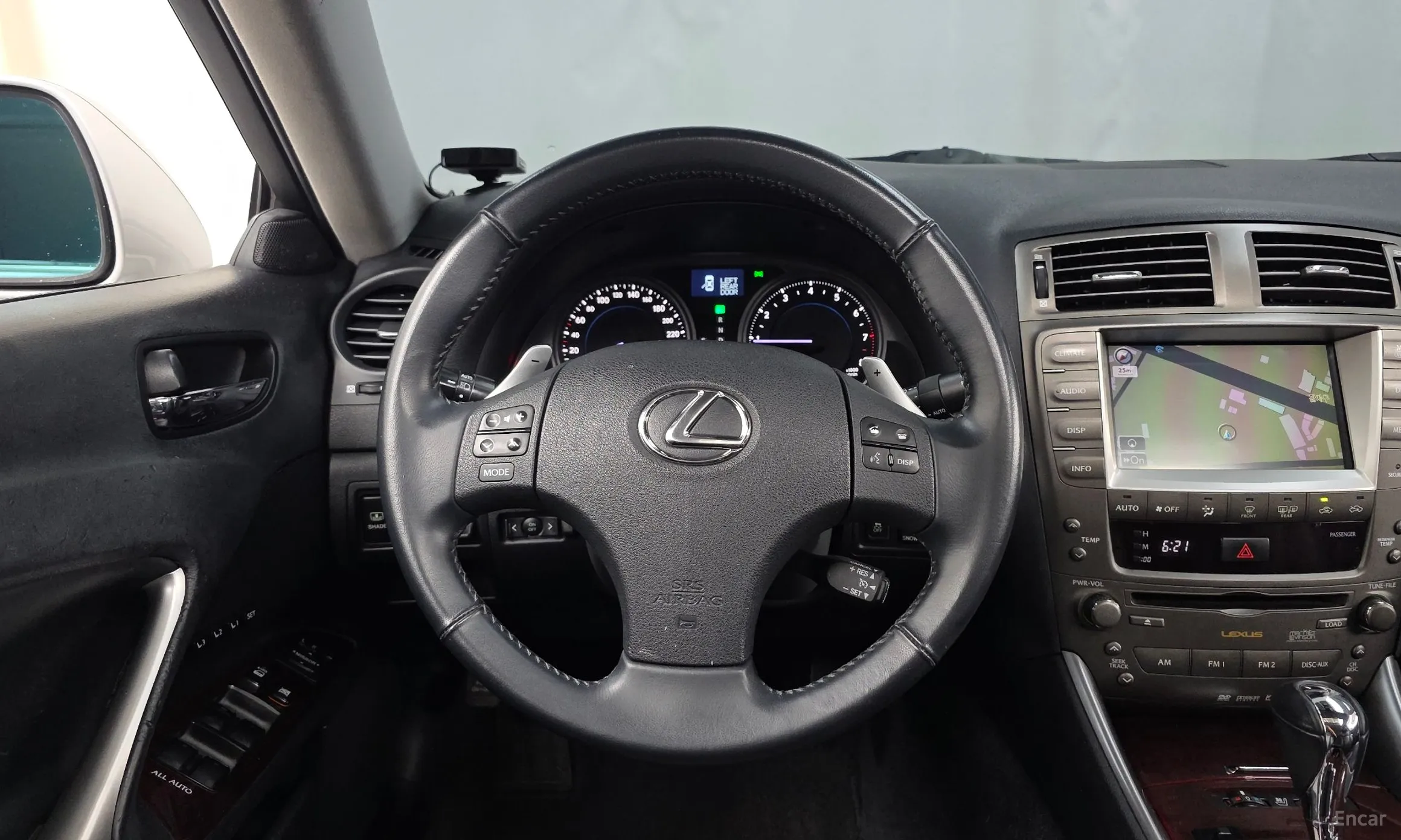 Lexus IS250 превью 13