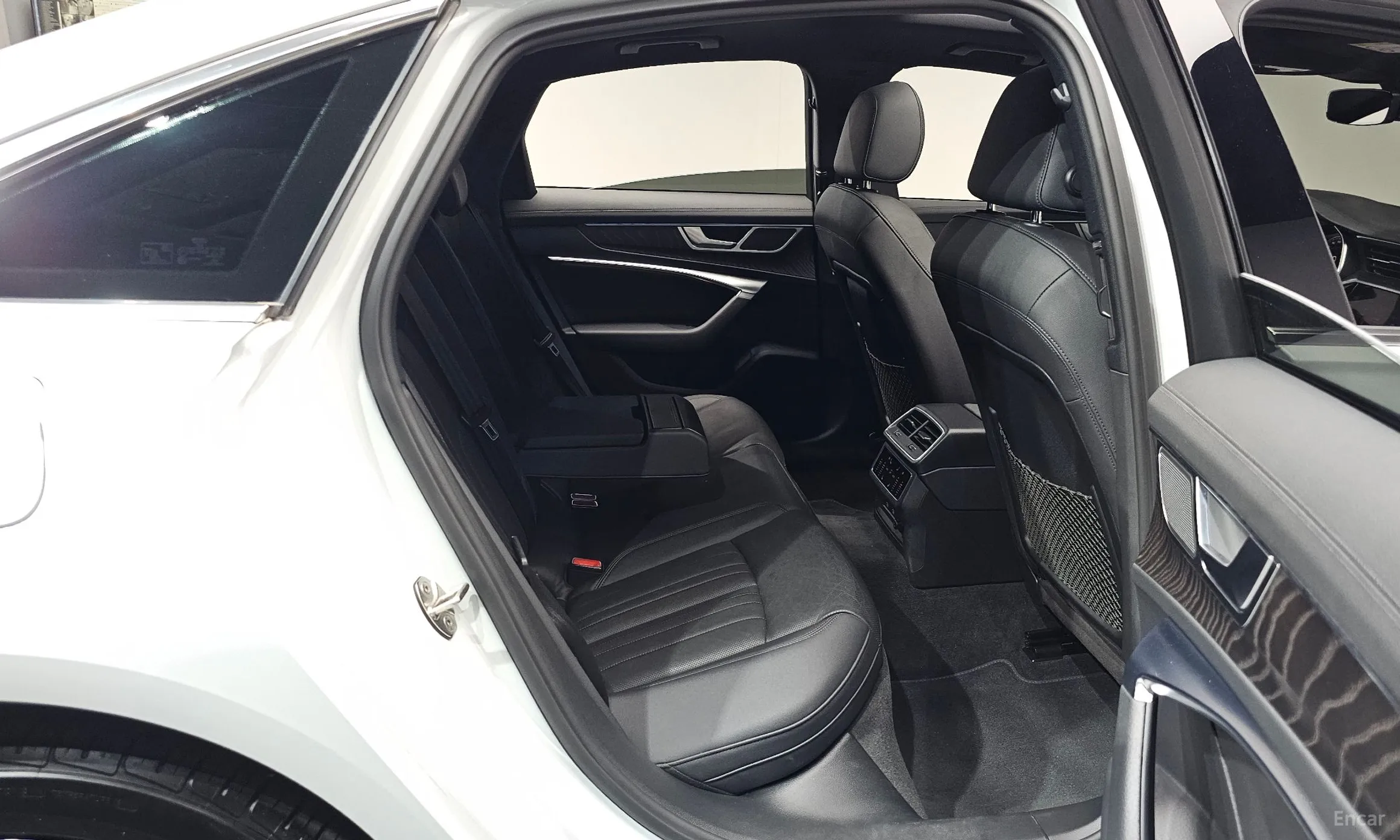 Audi A6 (C8) превью 11