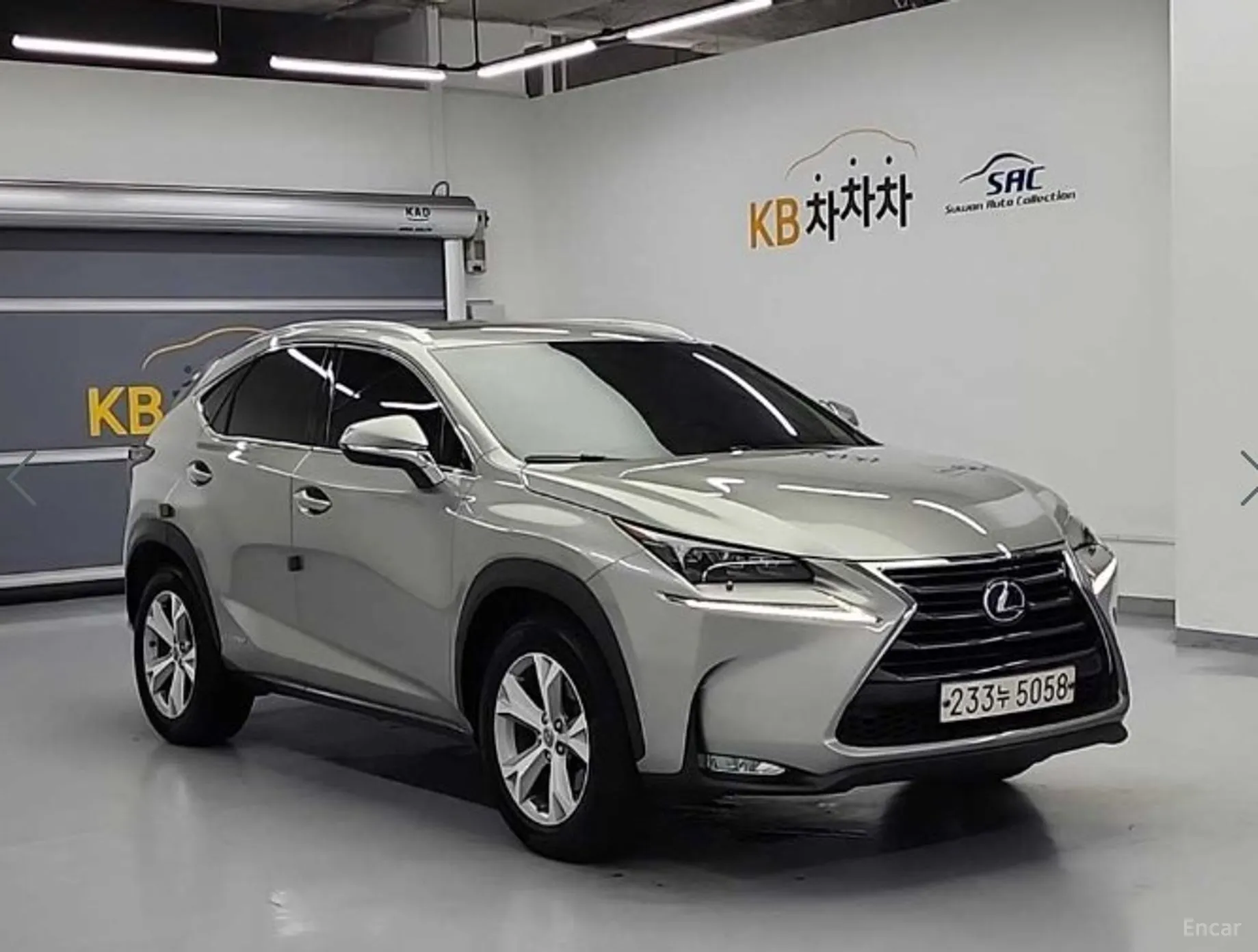 Lexus NX300h превью 4