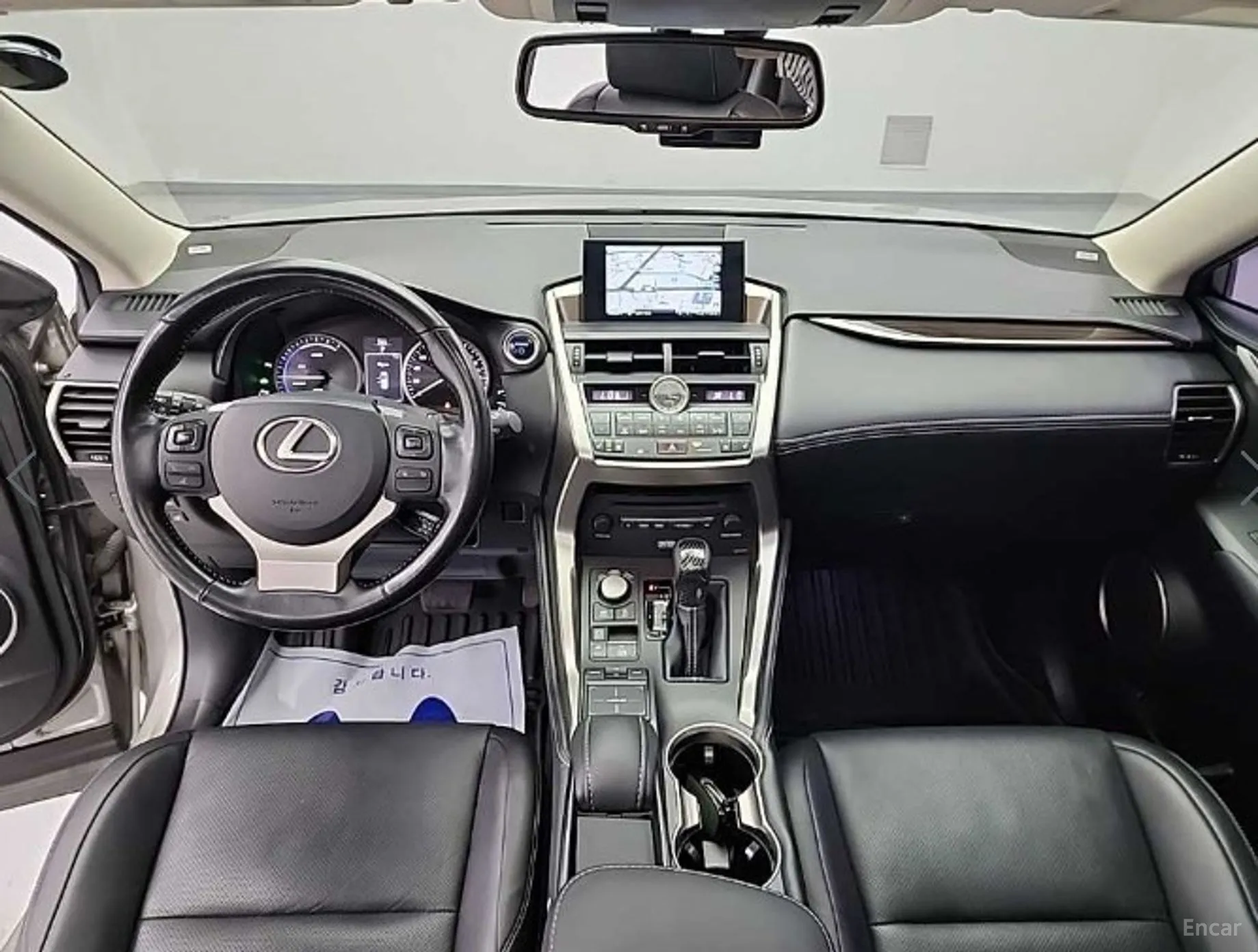 Lexus NX300h превью 7