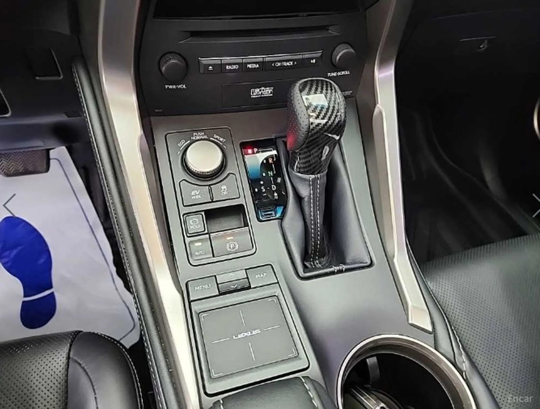 Lexus NX300h превью 8