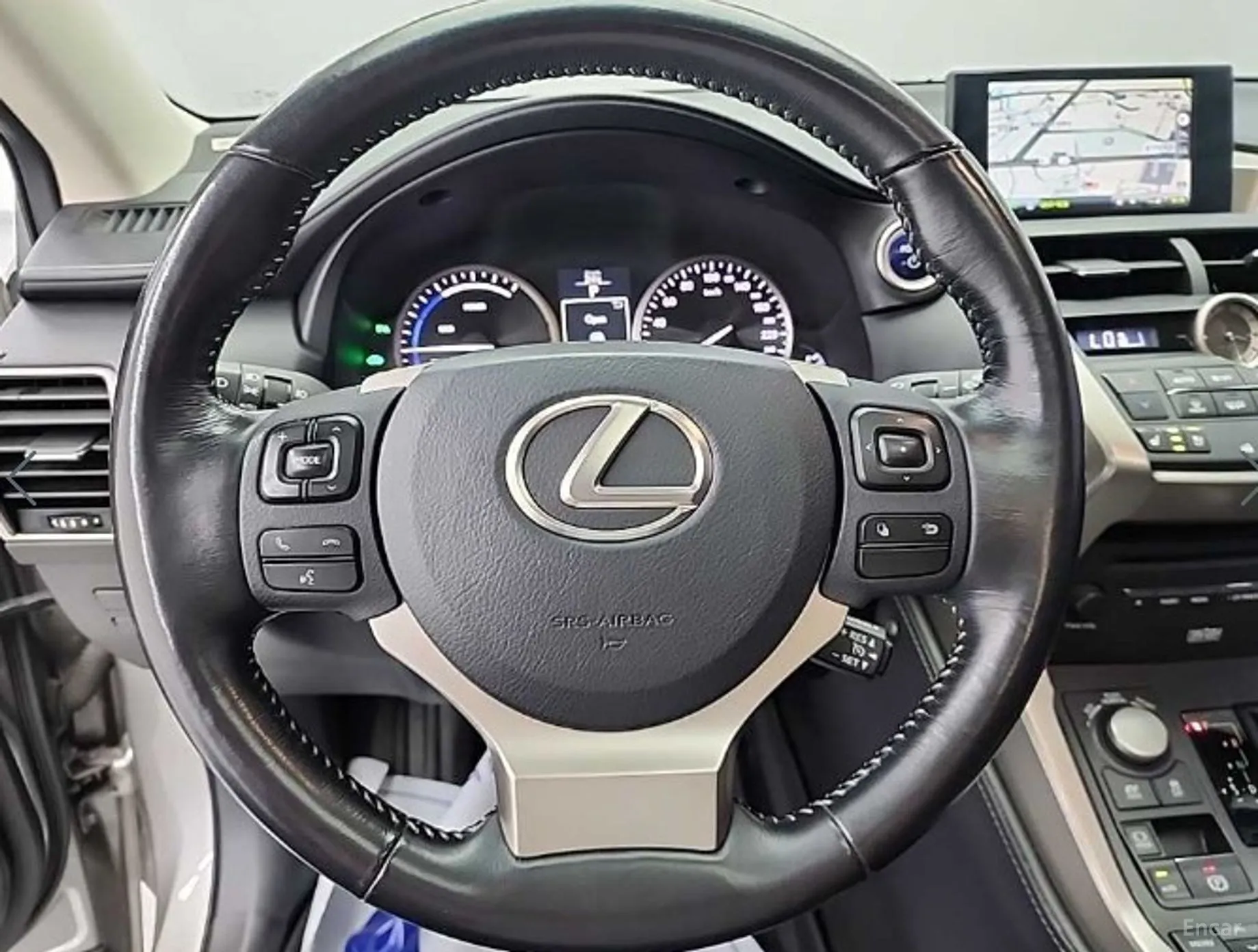 Lexus NX300h превью 9